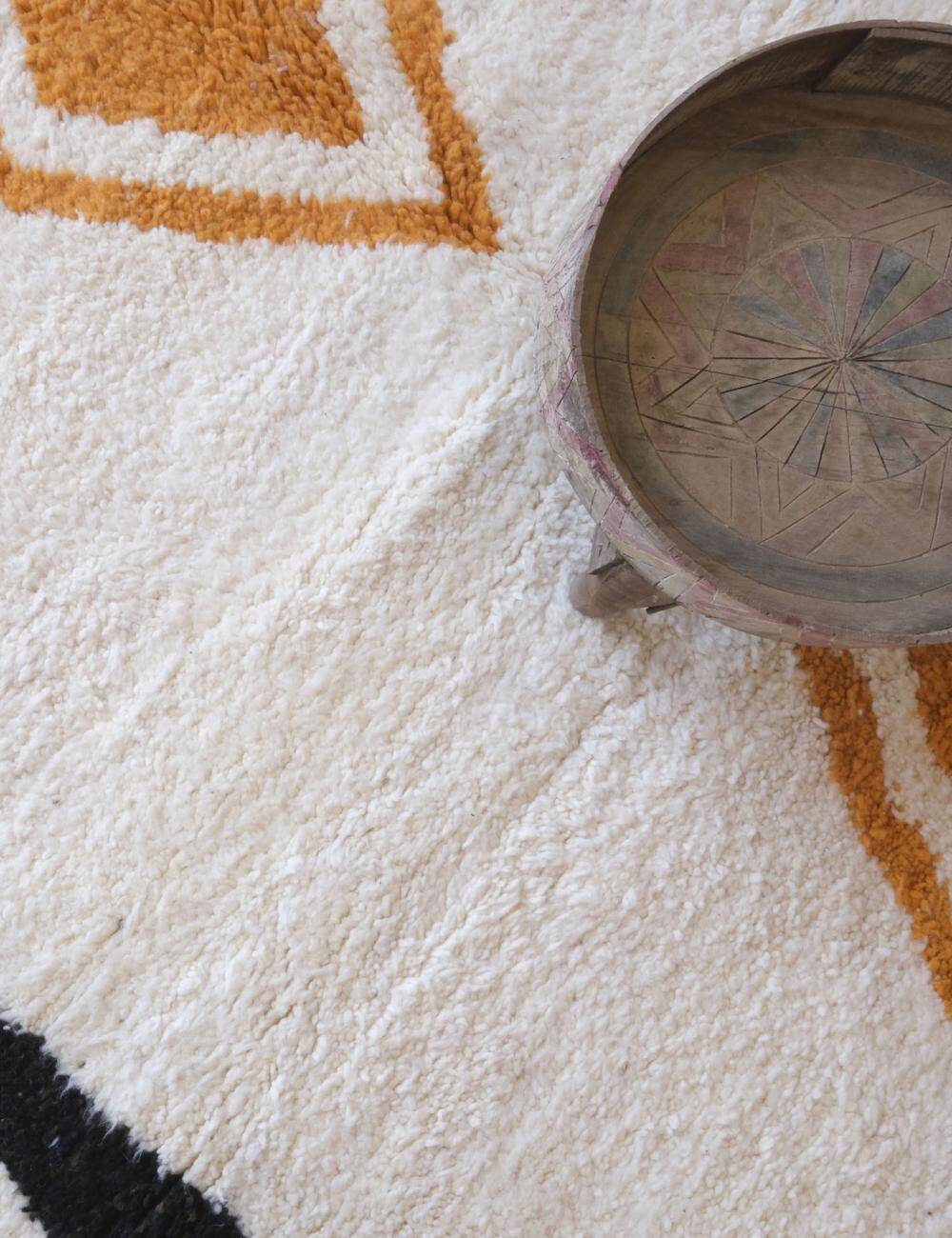 Contemporary Berber Rug - 250 x 194 cm