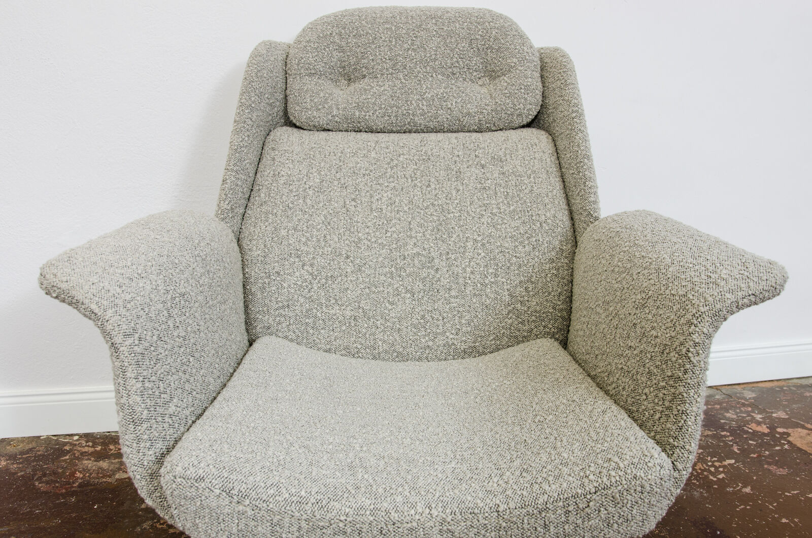 B7041 Armchair in Grey Boucle from Zakłady Przemysłu Meblarskiego Radomsko, 1970s