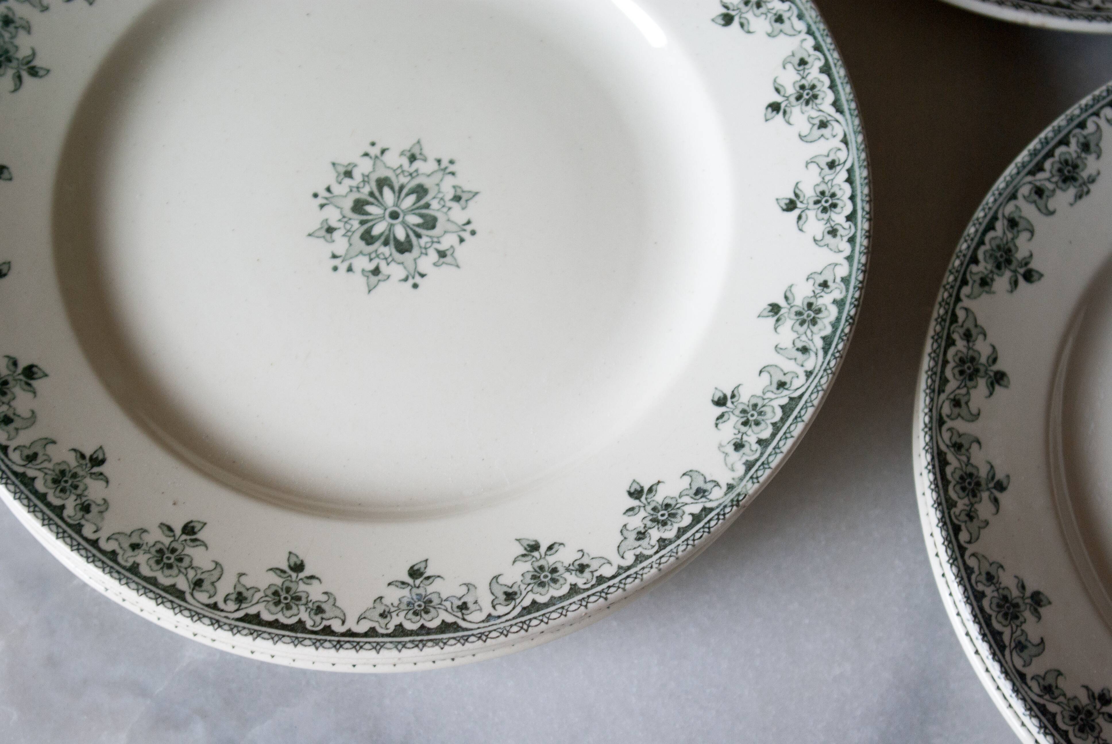 Six old flat plates "gagny" - iron earth