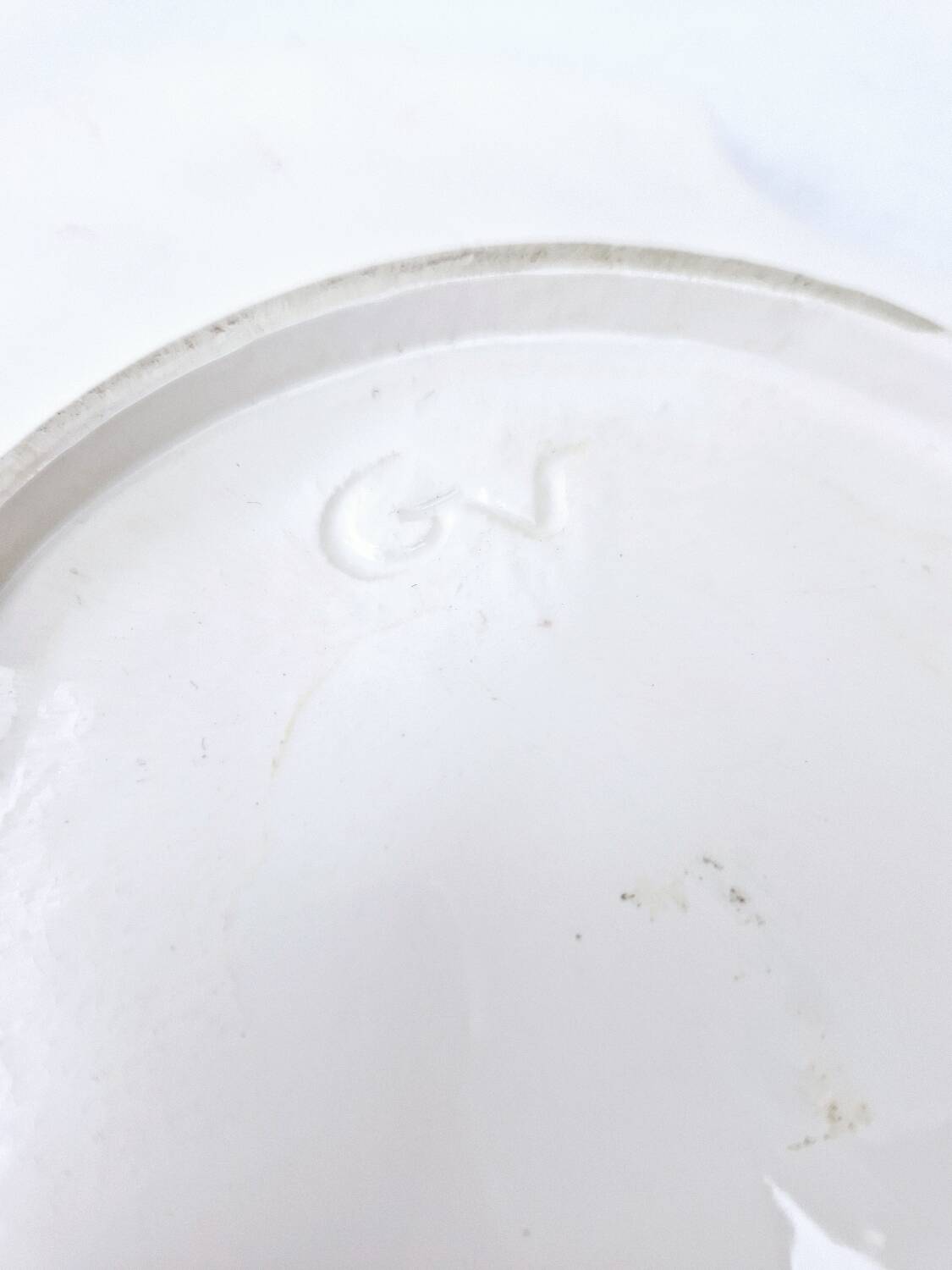 Vintage Draining Salad Bowl Signed GV In Grape Vine Leaf Barbotine