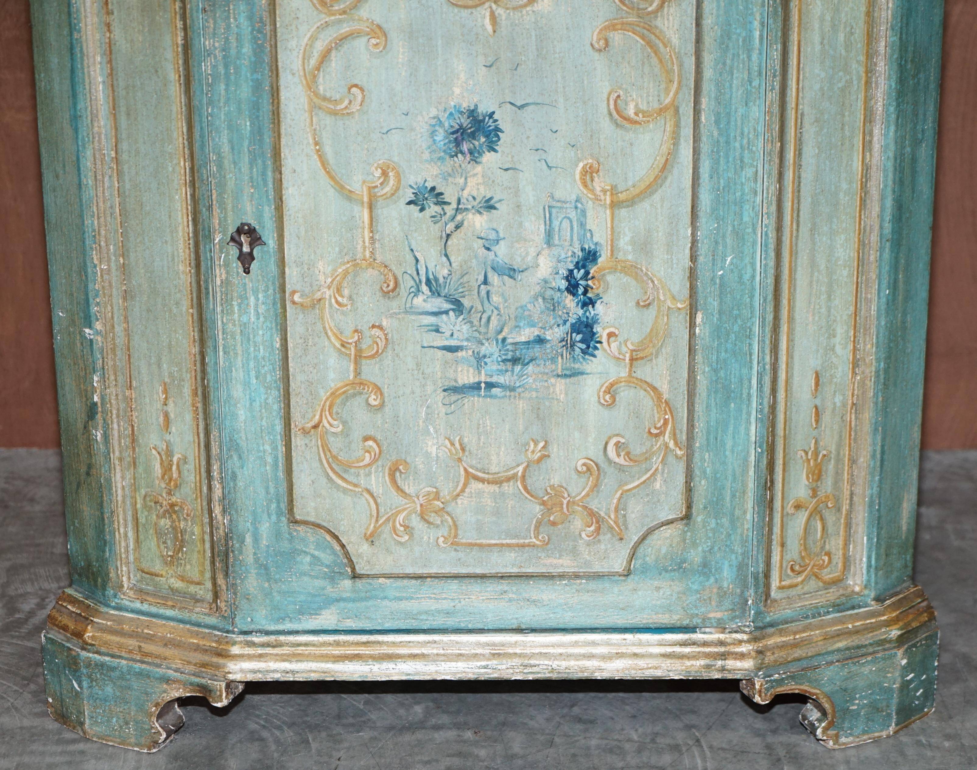 Buffet d'angle vintage peint main style français dessus marbré