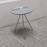 Designer tripod side table in glass and chromed metal – Minimalist style