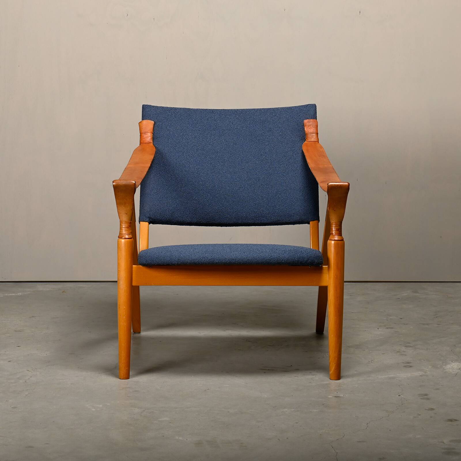 Scandinavian Modern Foldable Safari Lounge Chair in Beech wood and Blue fab