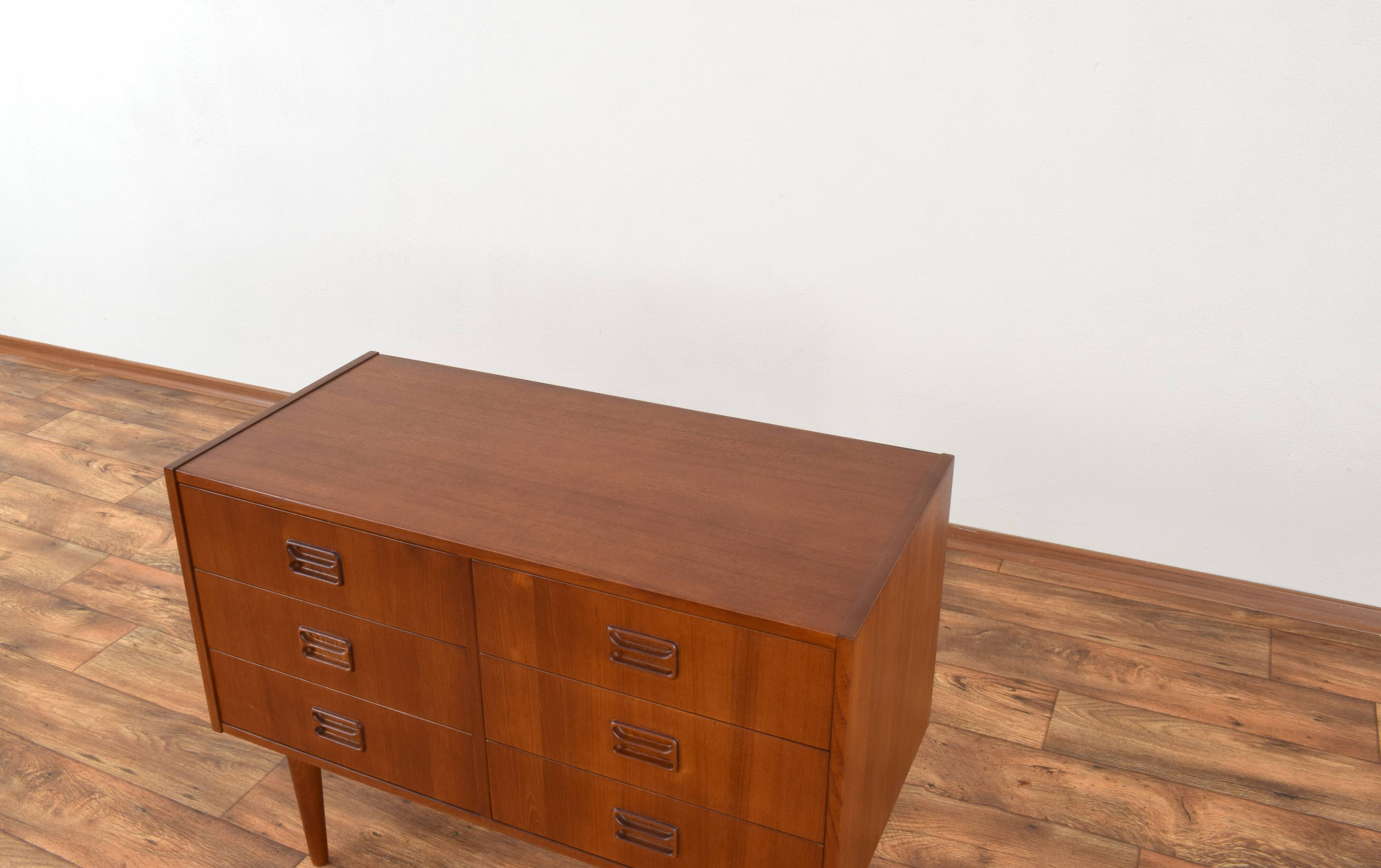 Commode à tiroirs danoise du milieu du siècle en teck, années 1960.