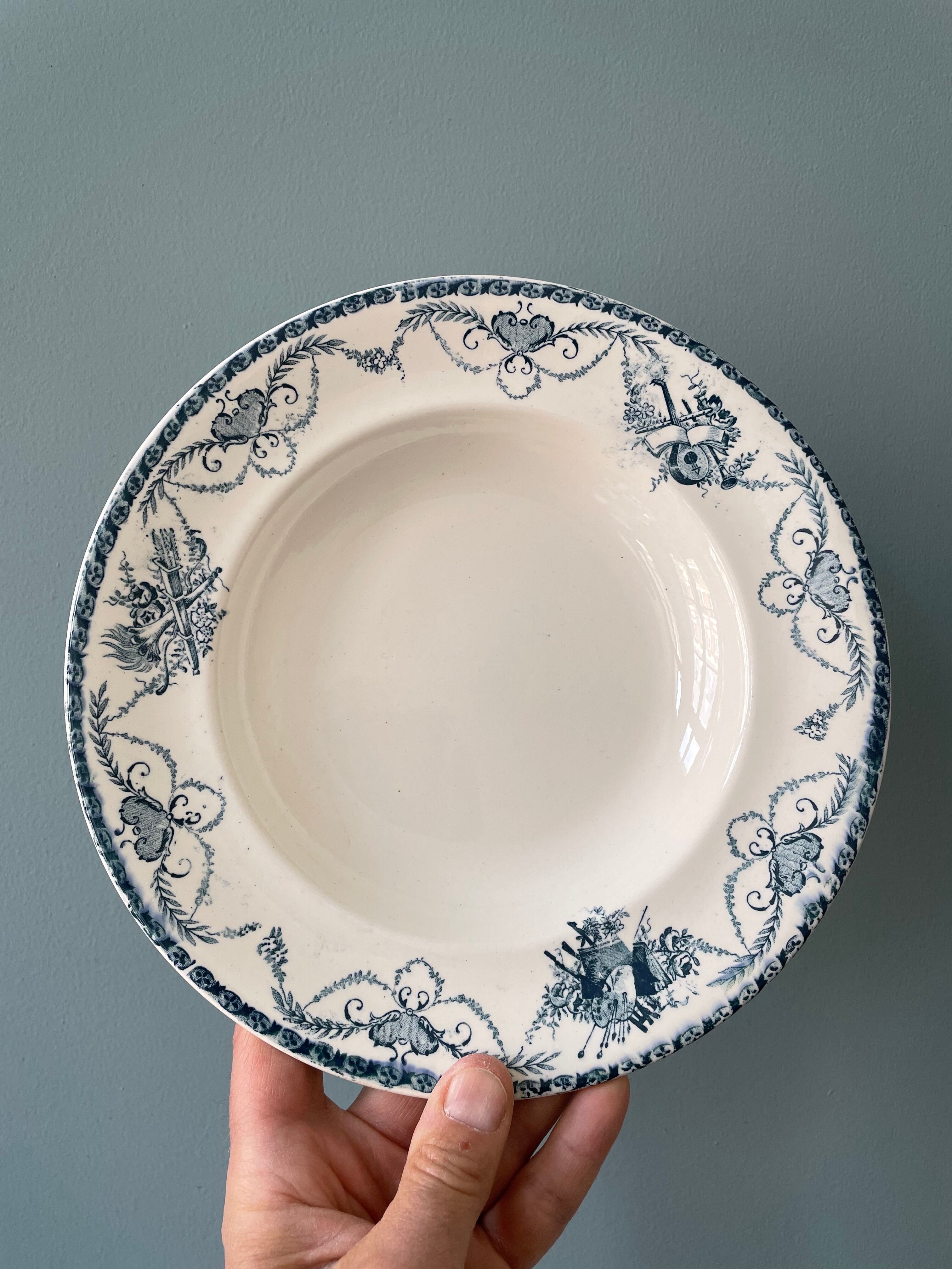 Set of 7 mismatched hollow plates Terre de Fer XIXth