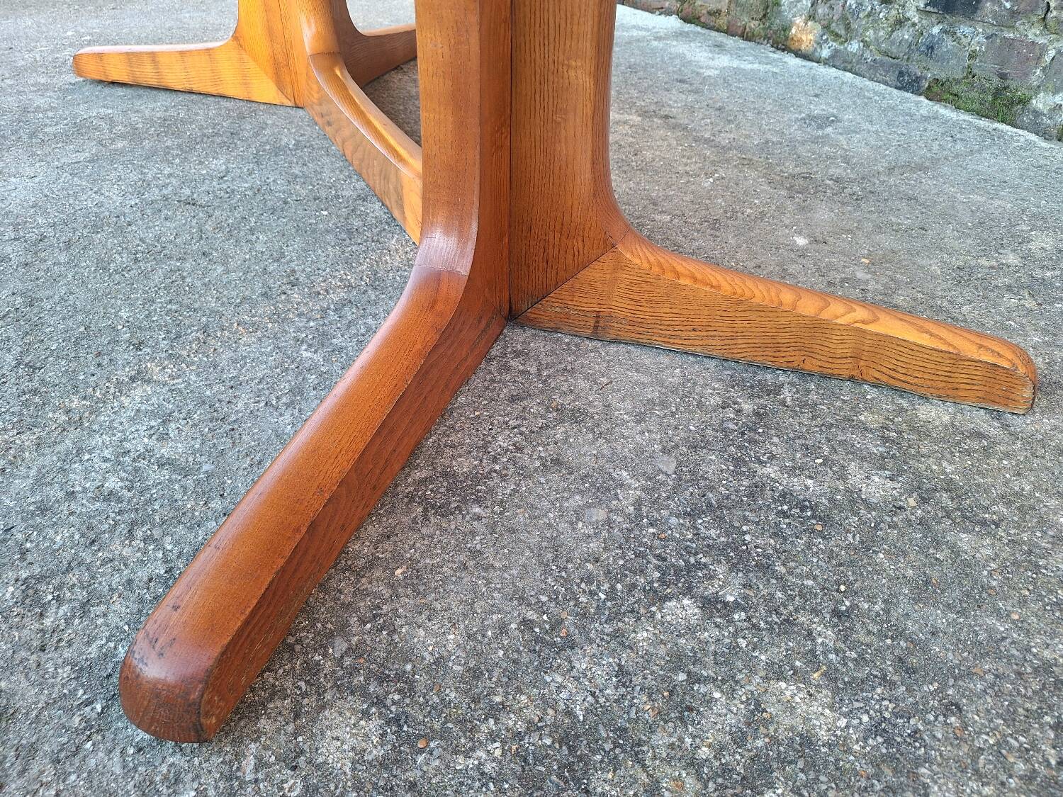 Large vintage extendable oval Baumann table, antique furniture for 6/12 covers.