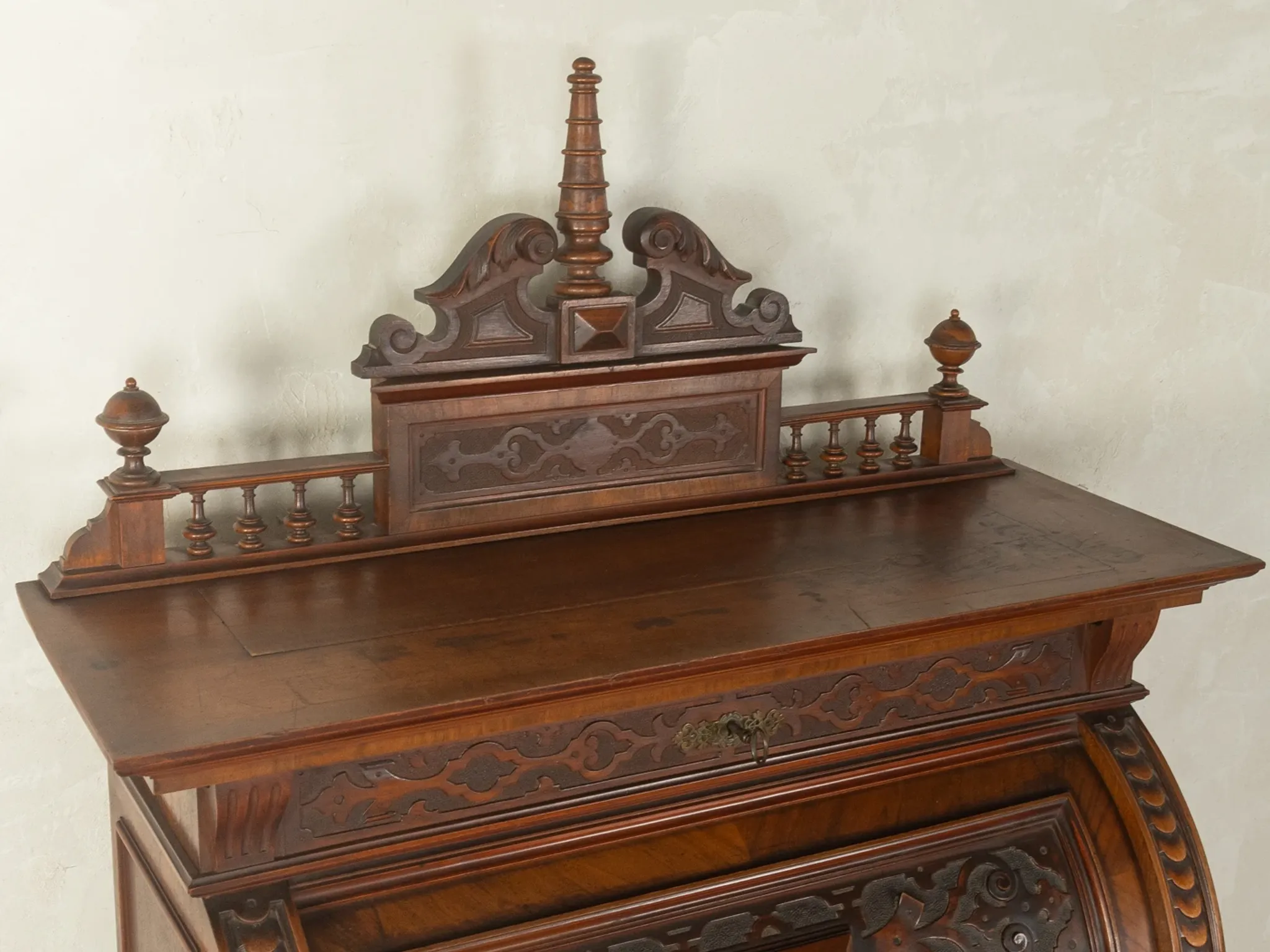 Cabinet de dentiste historique élaboré dans le style néo-renaissance