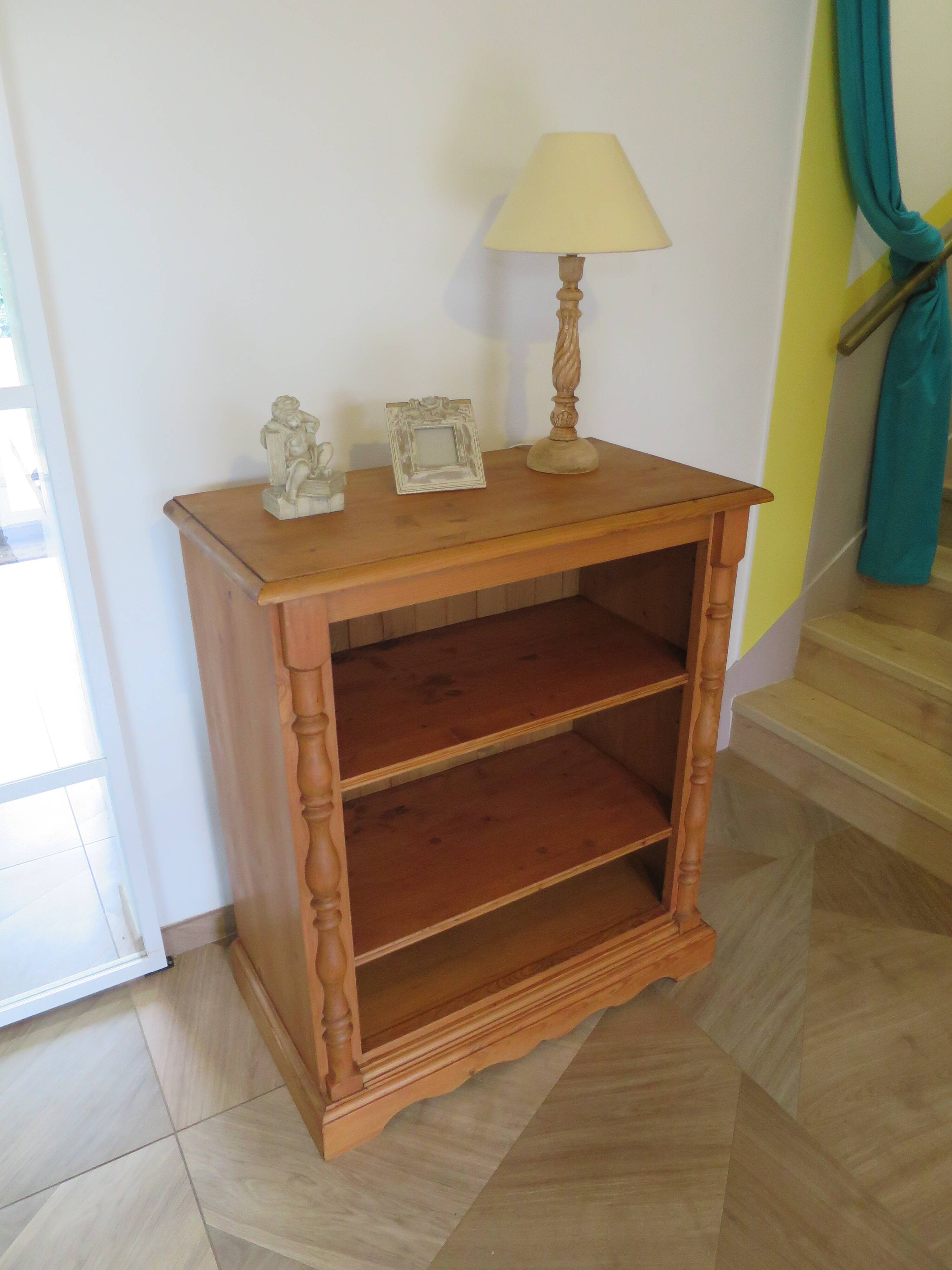 Solid wood bookcase – shabby chic style – adjustable shelves