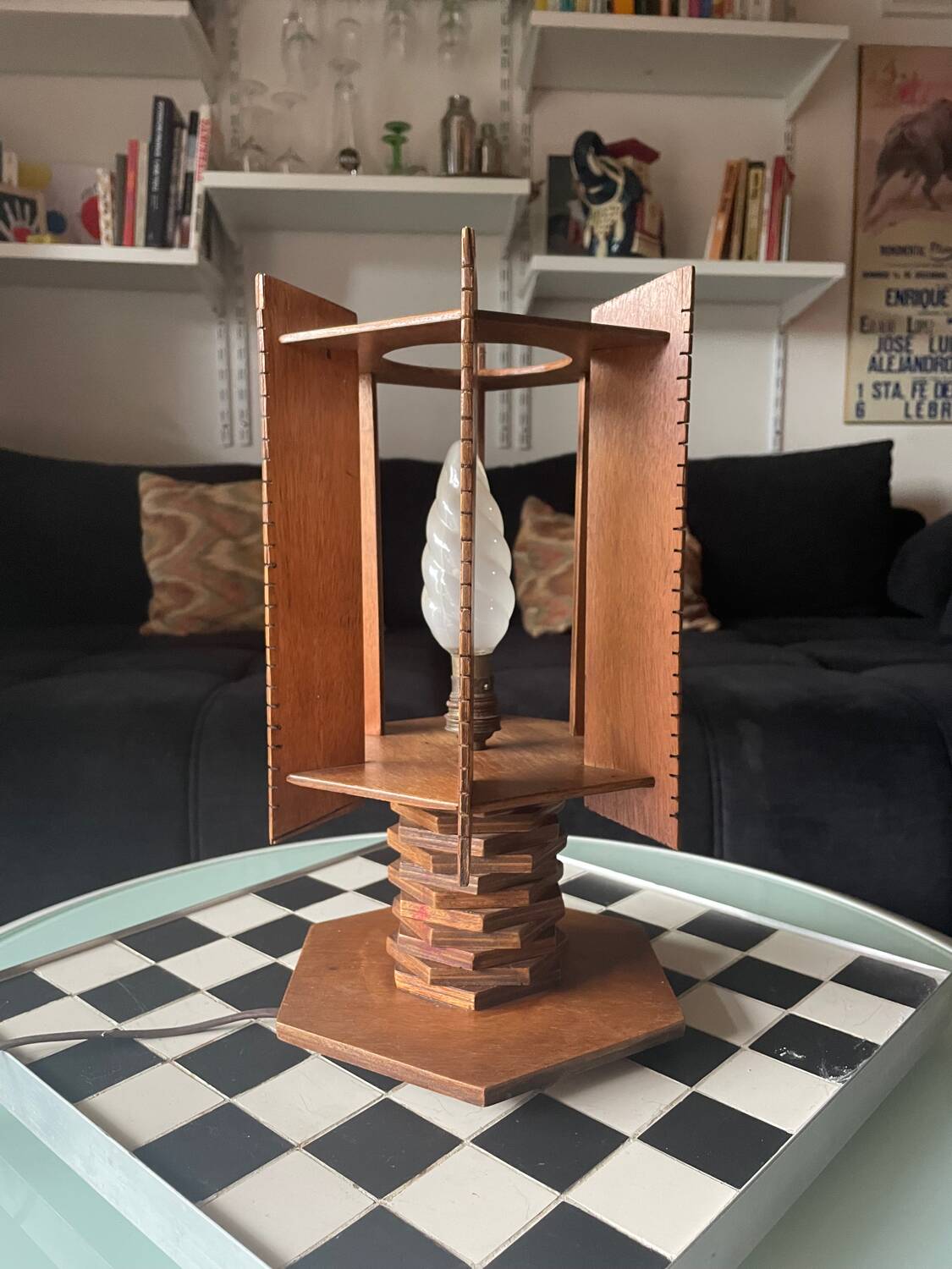 Lampe moderniste en bois - création d’ébénisterie artisanale 70’s