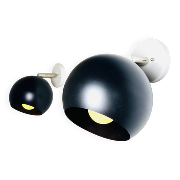 Paire d'appliques murales Globe A5-1300 noires par Raak Amsterdam, Pays-Bas, années 1970