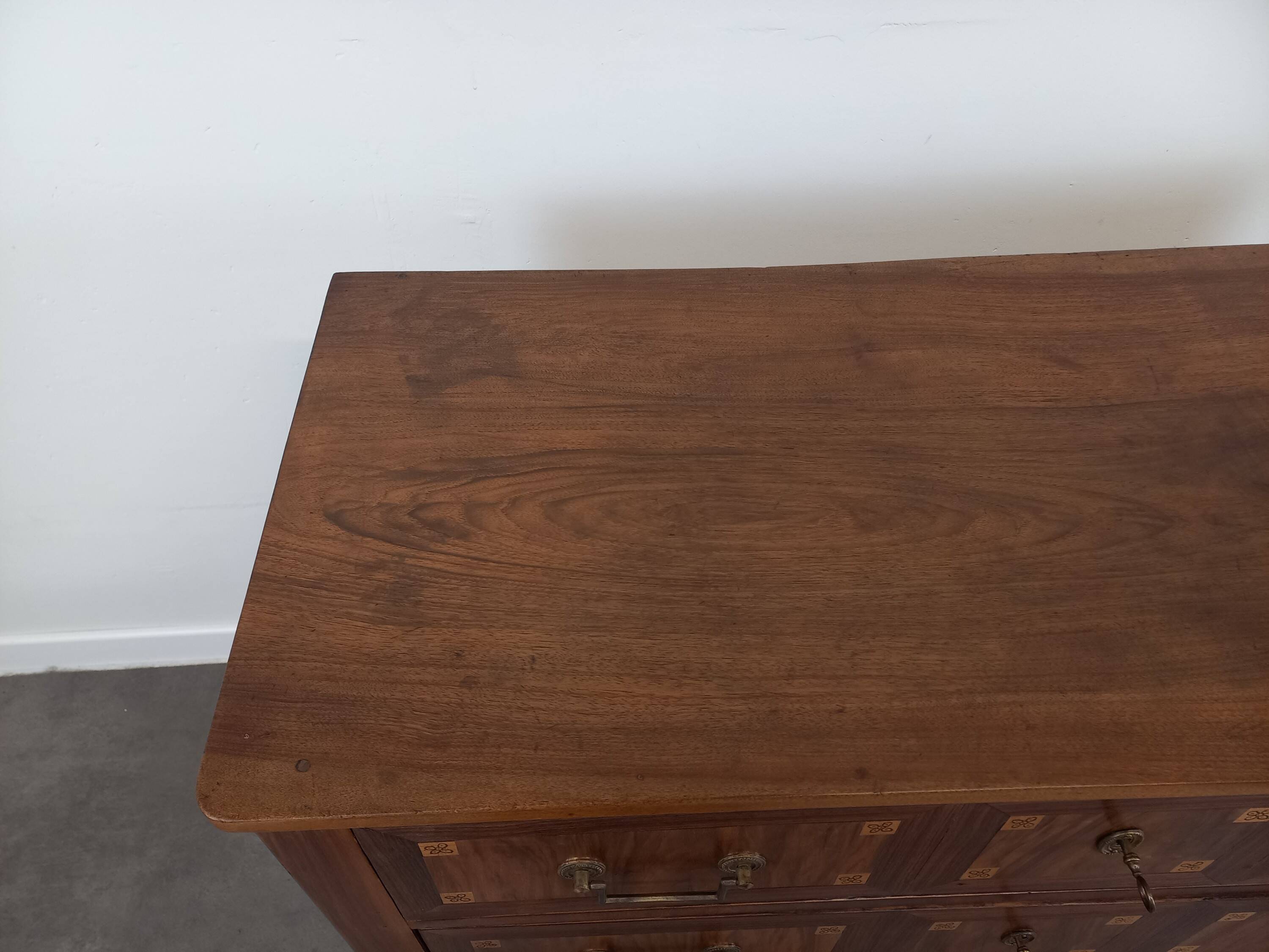 Commode de style Louis XVI