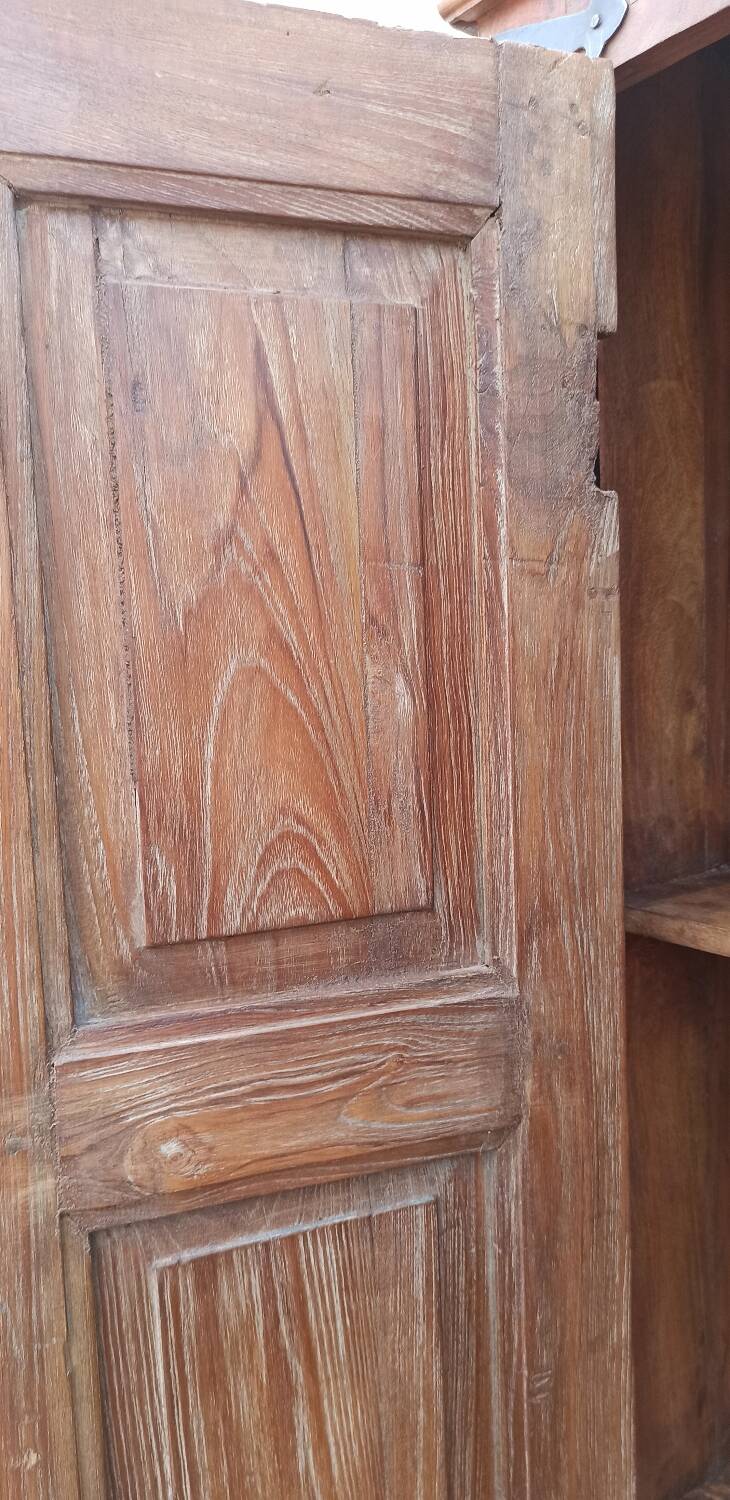 Grande armoire ancienne en bois