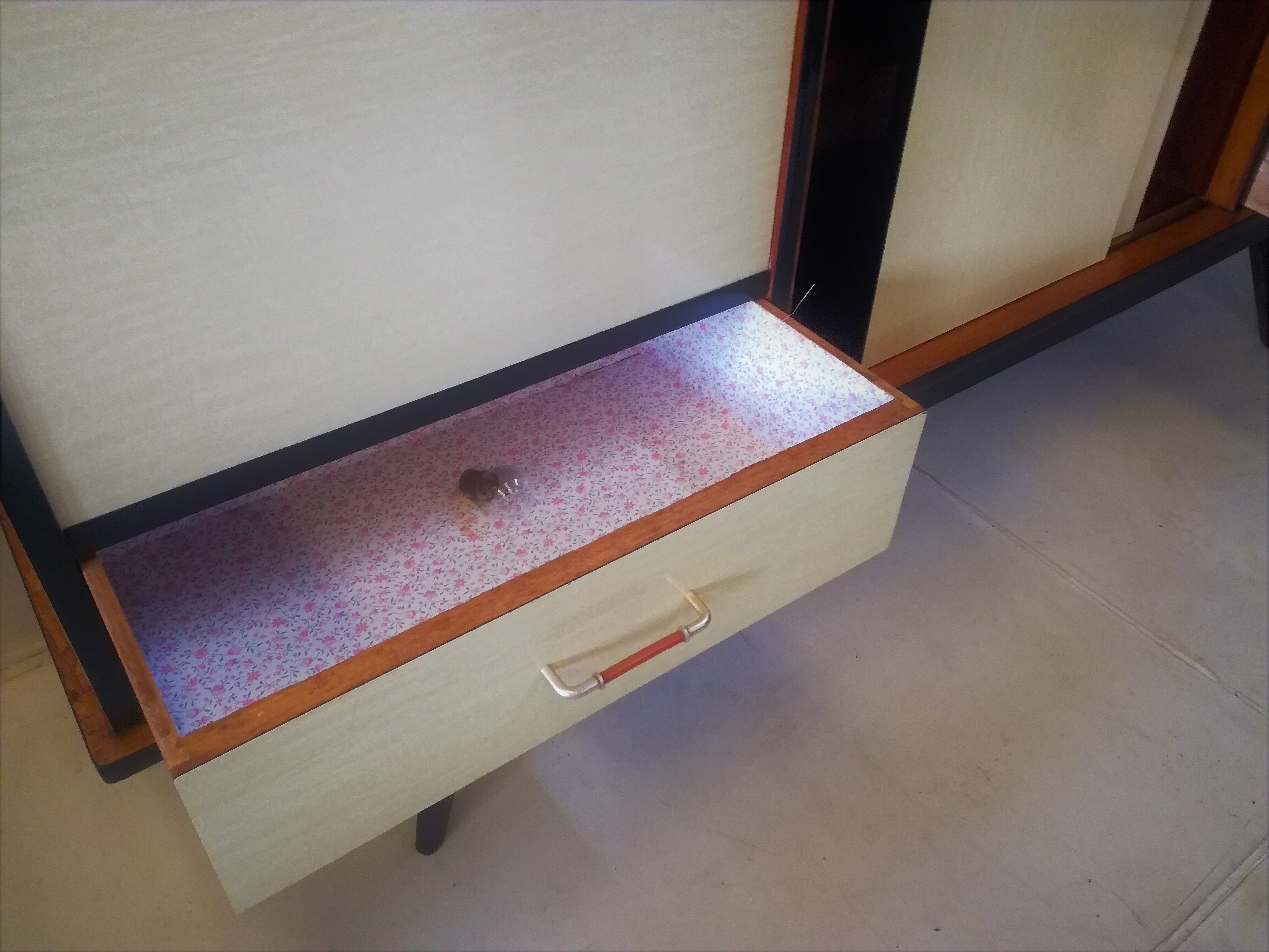 Row formica feet compass of the 1960s