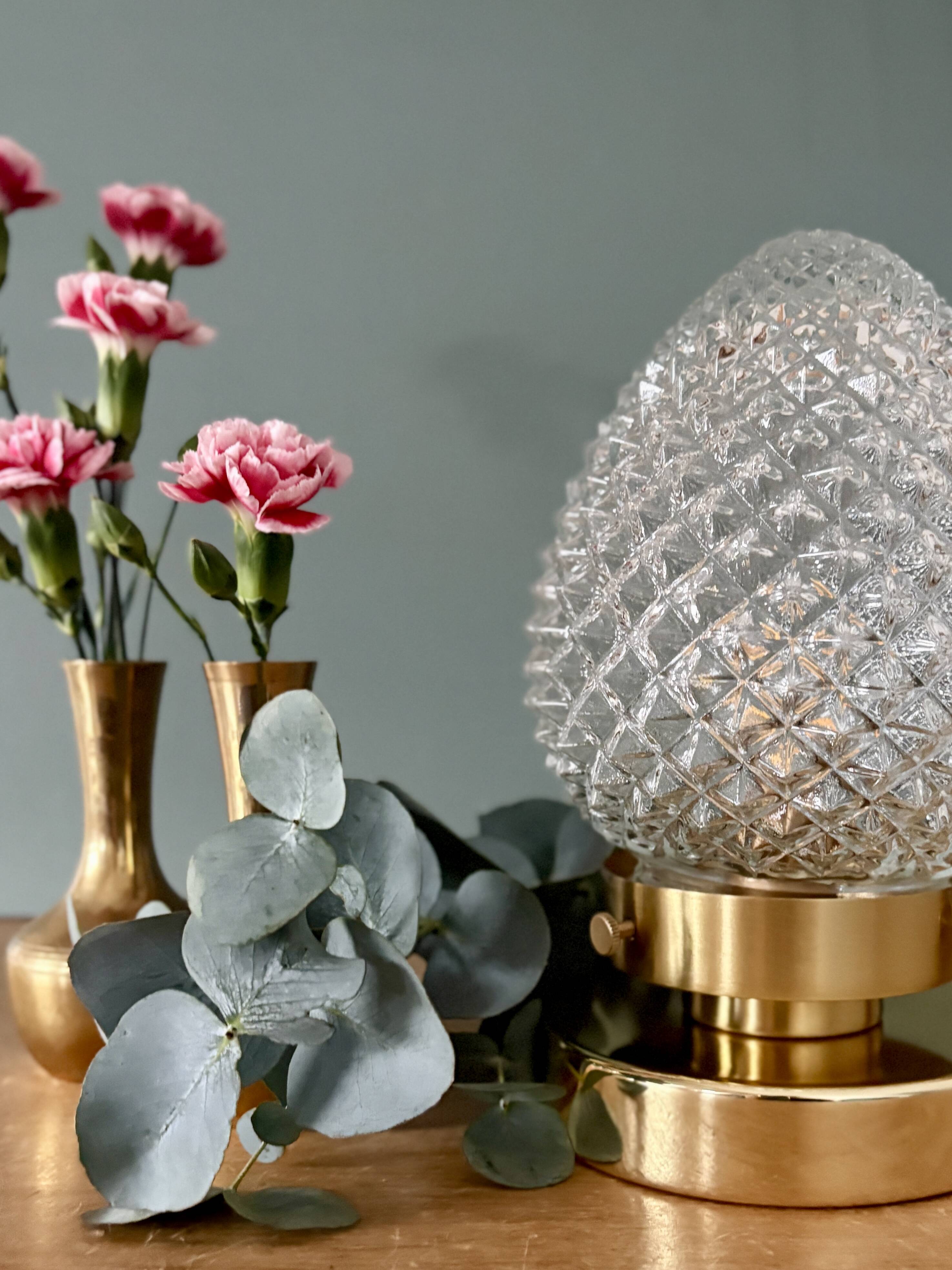 Vintage globe table lamp in diamond-point glass