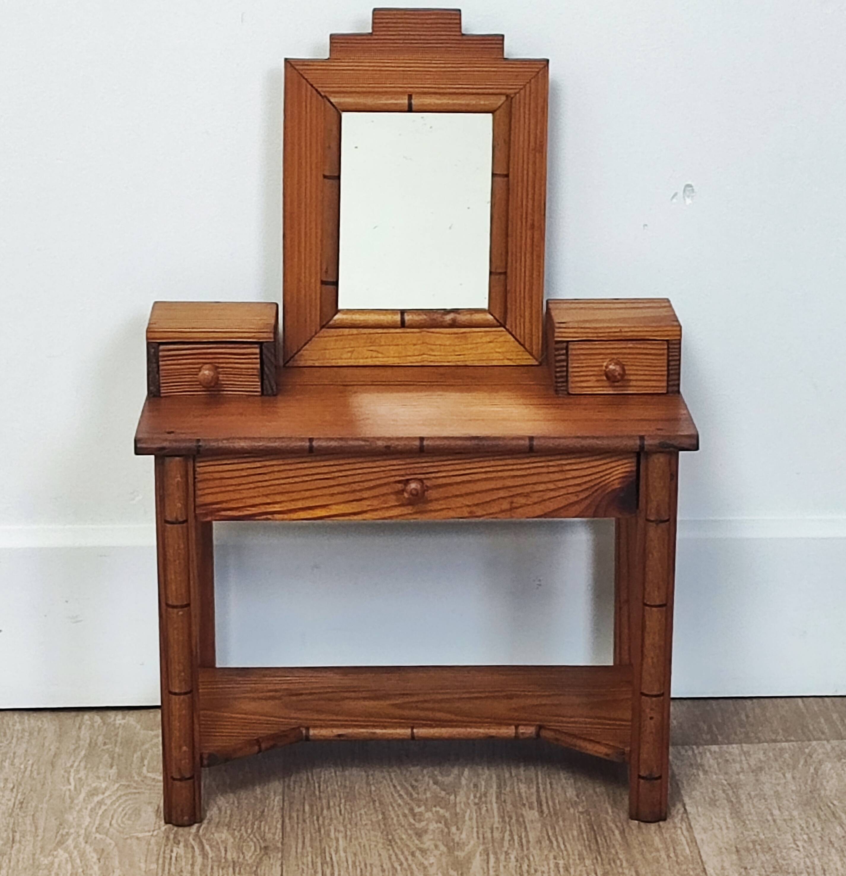 Pichepin doll dressing table