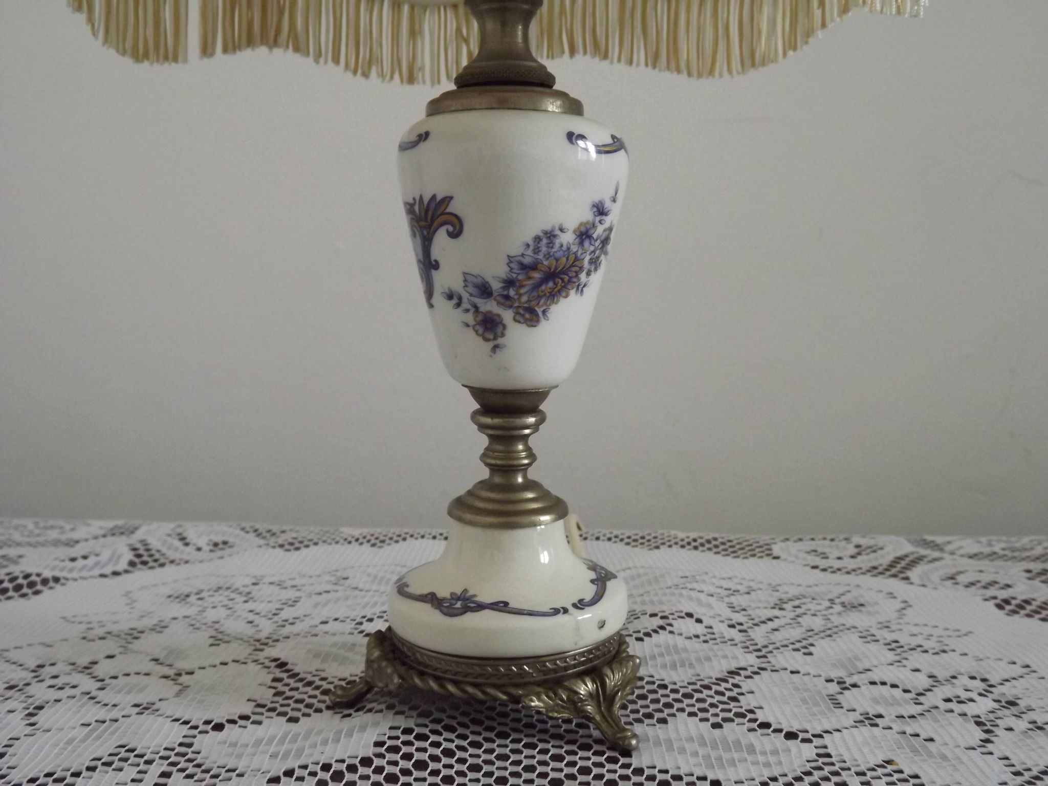 French Vintage Decorative Silver Metal and Porcelain Shaded Table Lamp