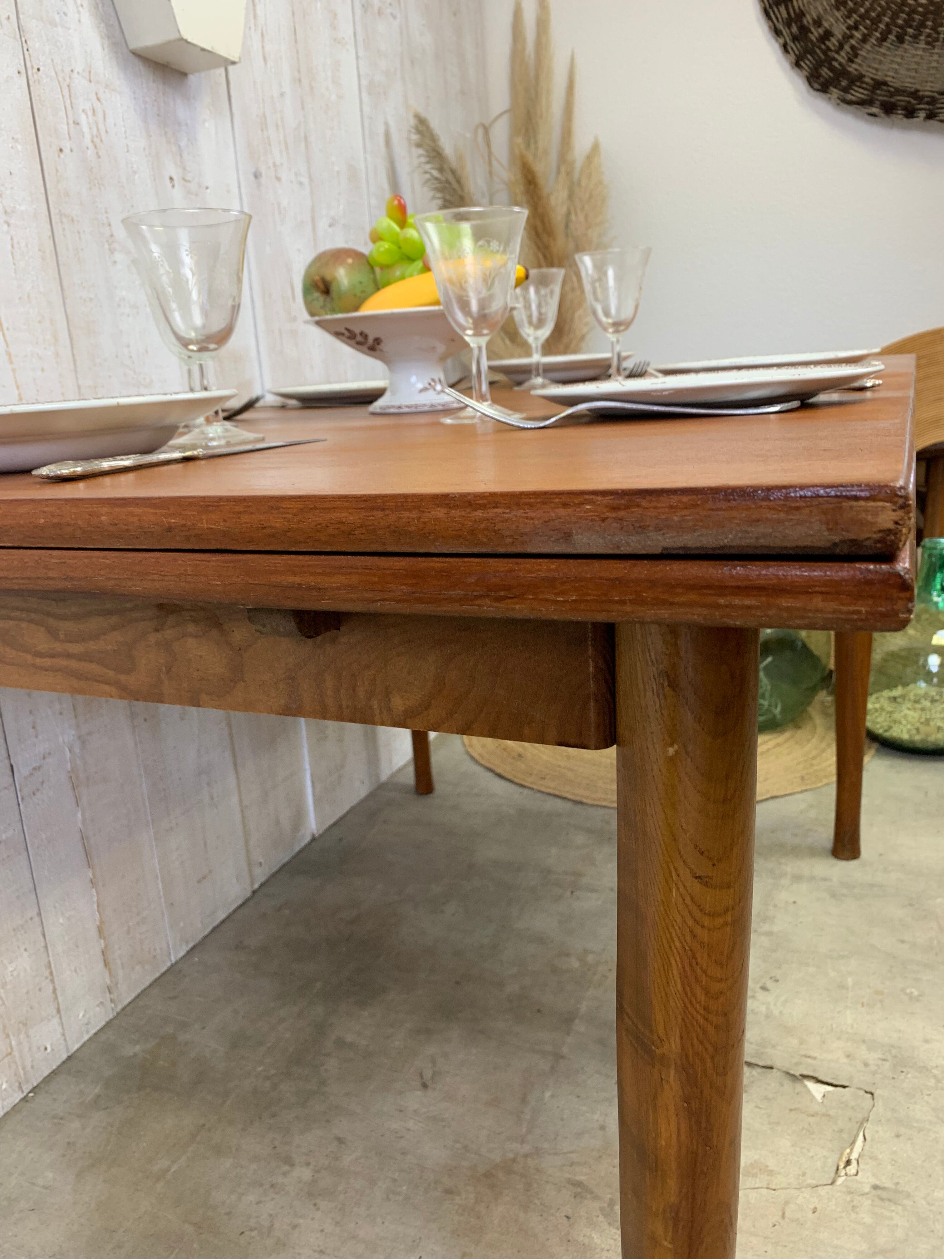 Vintage extendable table