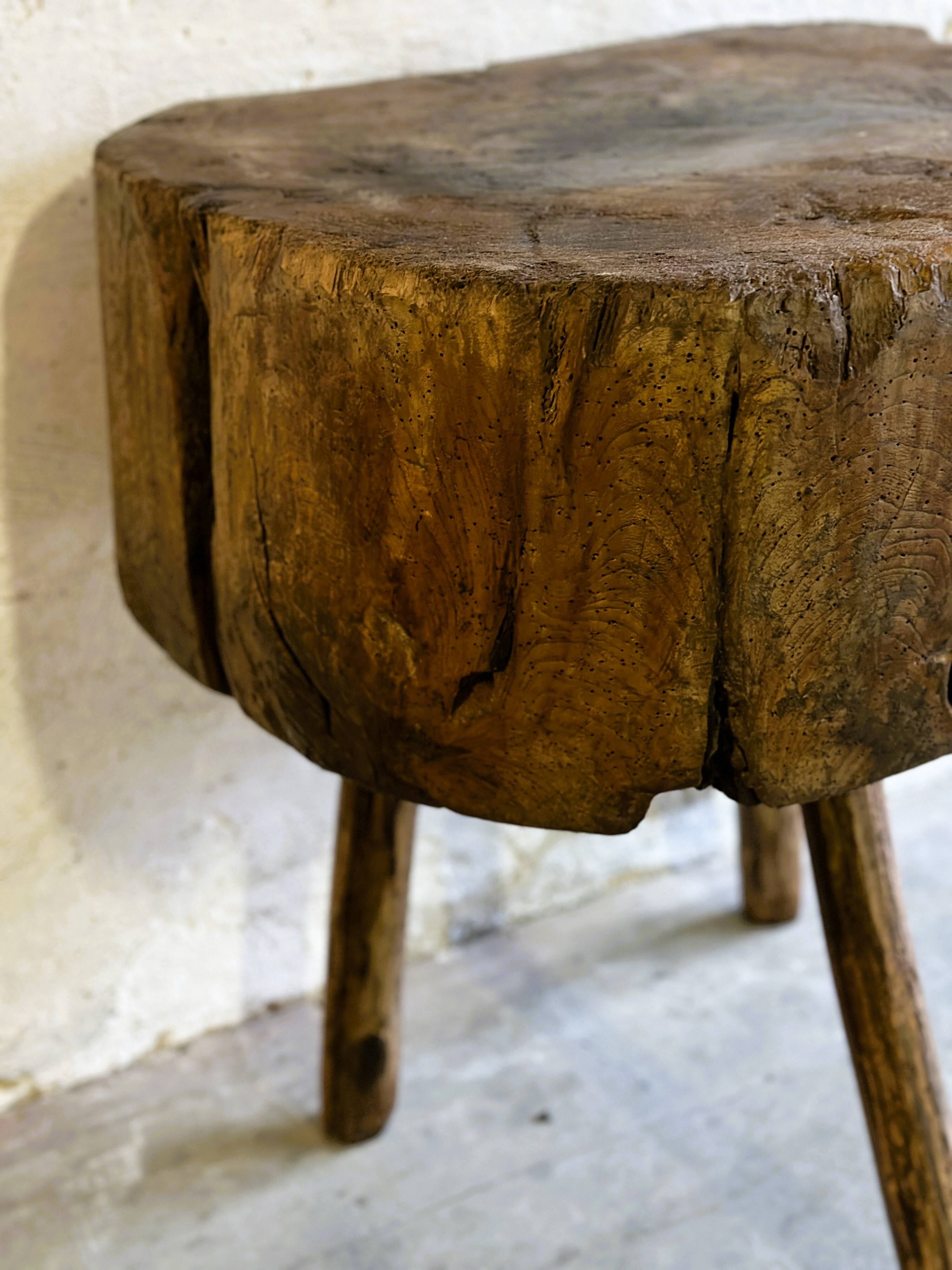 Table d'appoint Art populaire en orme, France XIXe siècle