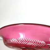 Coupe en verre rose taillé