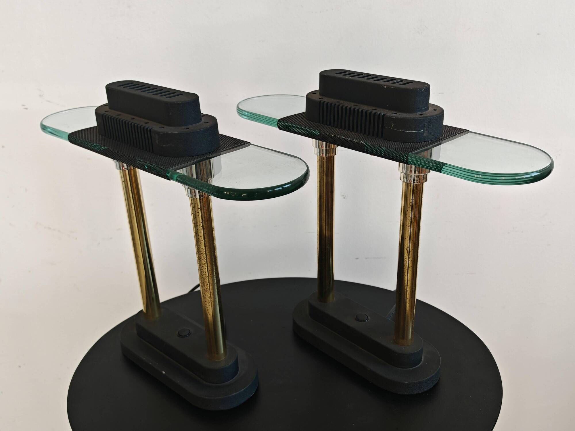 Paire de lampes de banquier style Memphis attribuées à Robert Sonneman 1980s