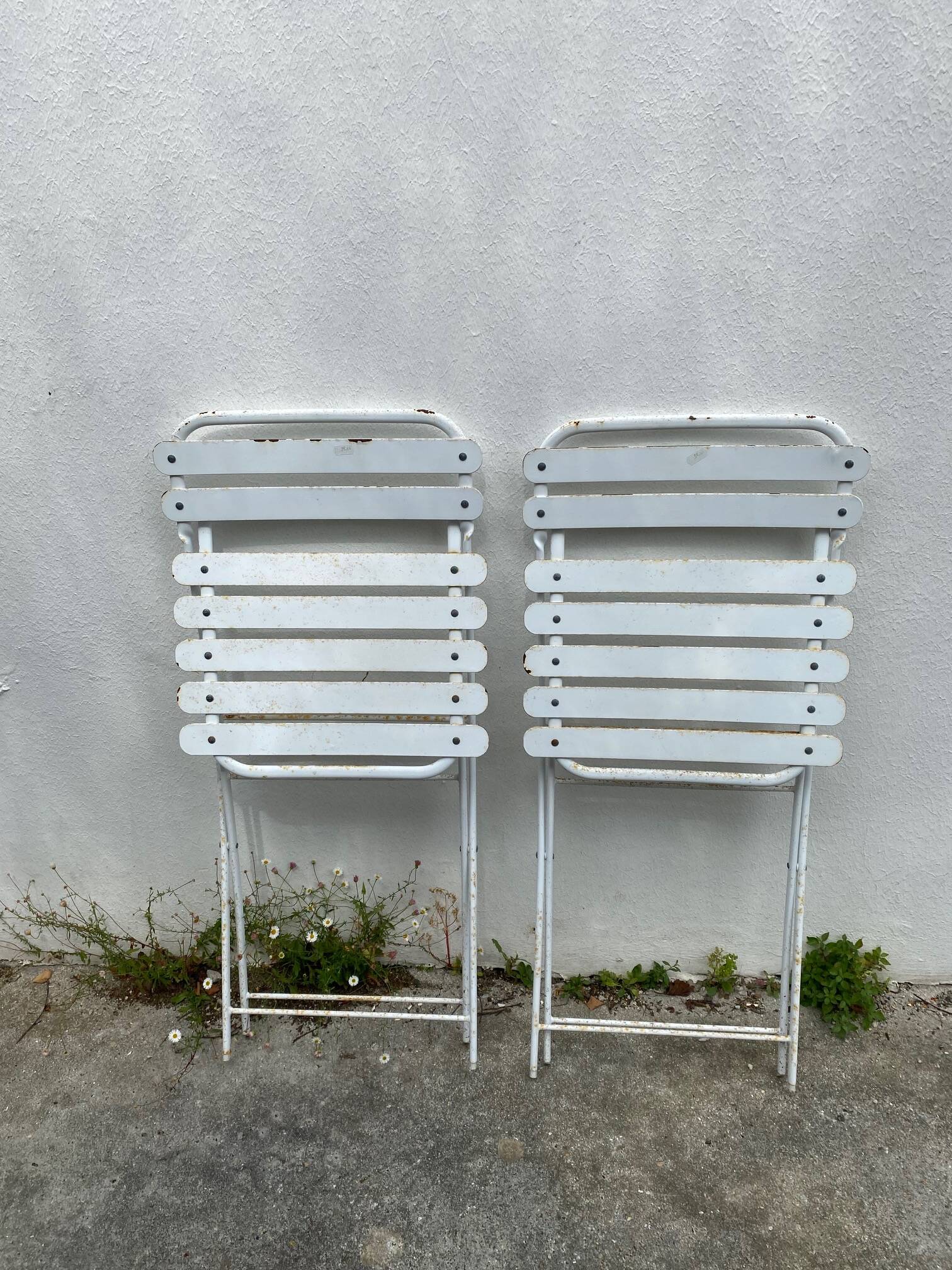 Pair of 80s folding garden chairs in white metal