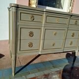 Louis XVI style patinated chest of drawers with 3 drawers.
