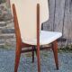Lot de 6 chaises de salle à manger, bois et skaï blanc clouté, vintage, années 50