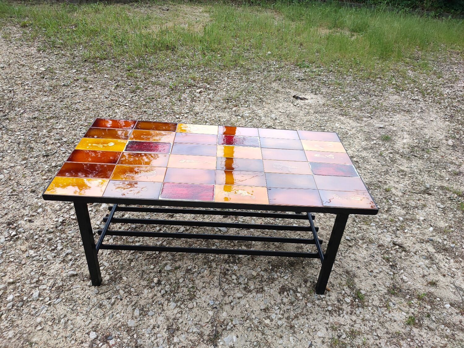 Coffee table in ceramic