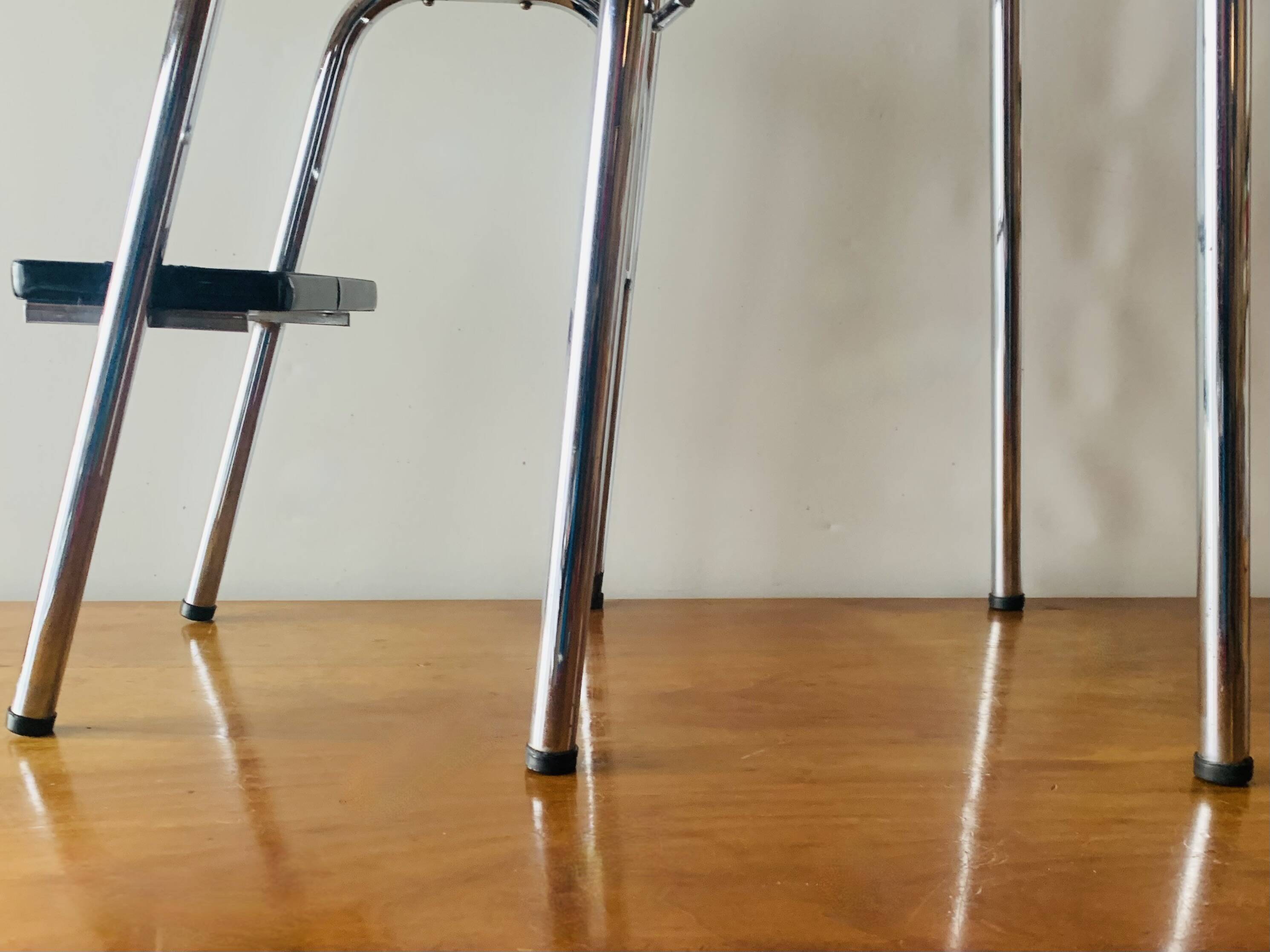 Tabouret escabeau vintage en formica noir et acier chromé