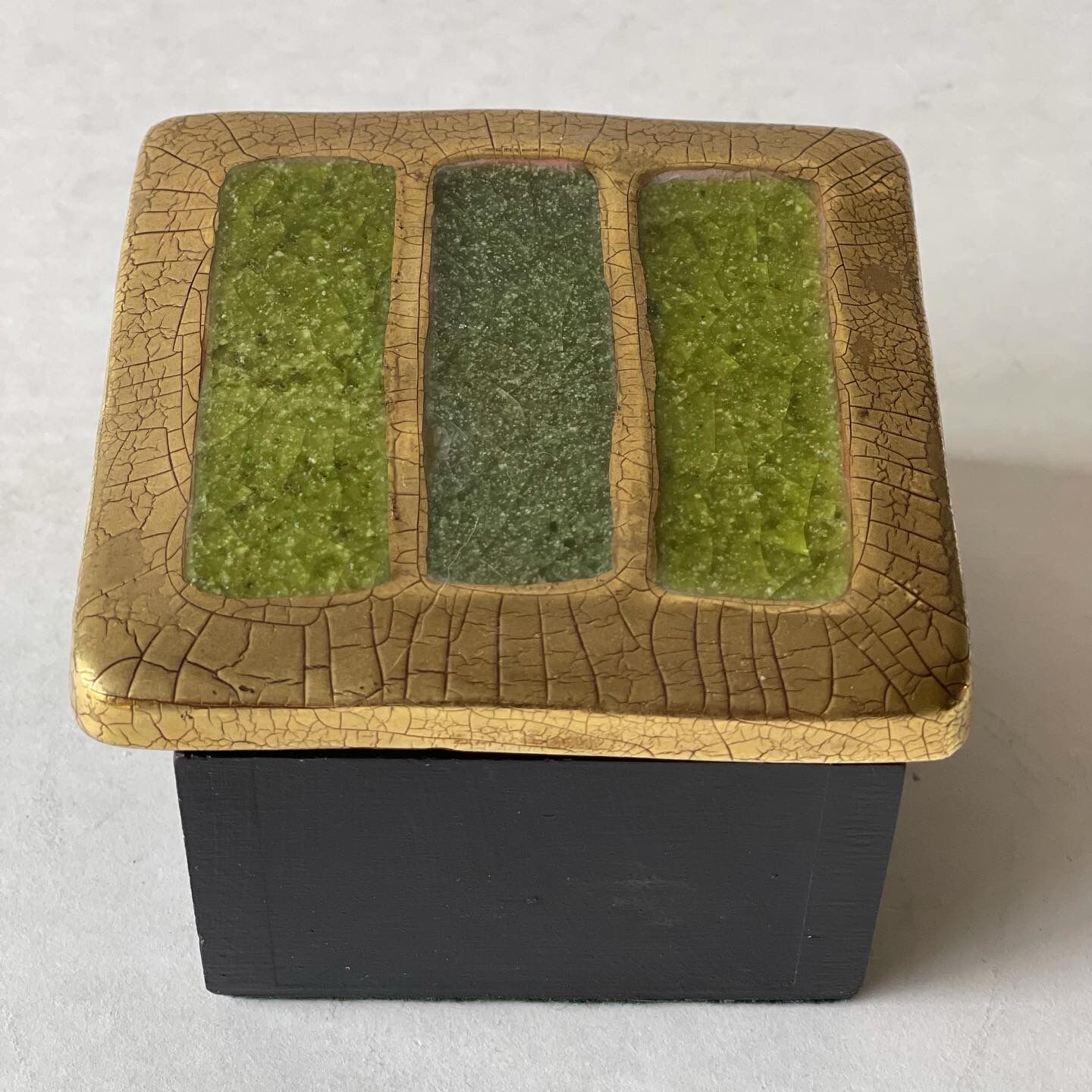 Ceramic box by Mithe Espelt