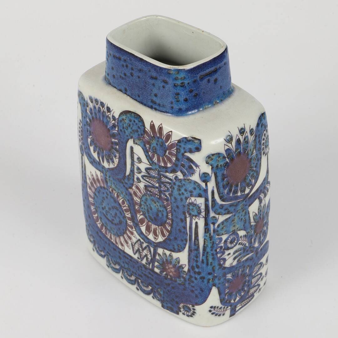 Vase en porcelaine danoise, Design de Berte Jessen, Royal Copenhagen 1969.