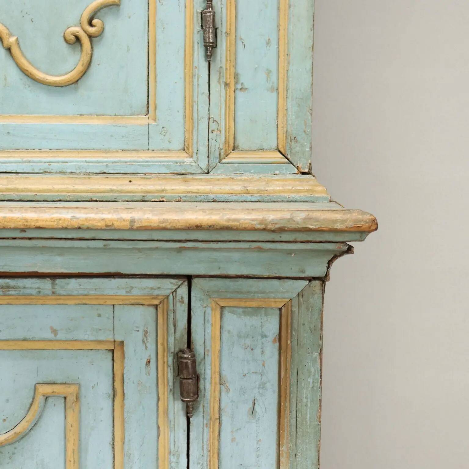Baroque-style buffet from the mid-18th century in lacquered wood.