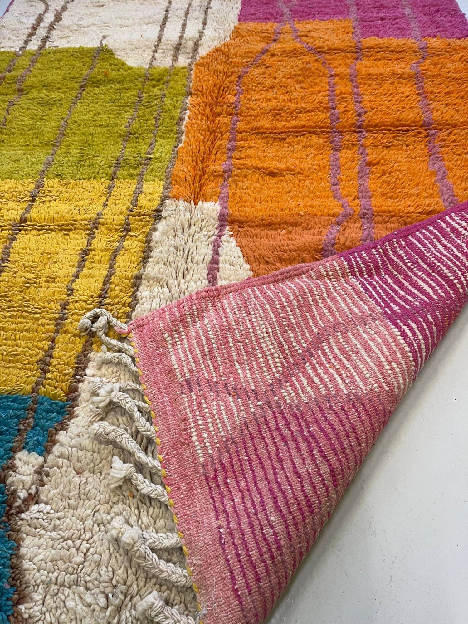 Multicoloured handmade wool Berber rug – 162 × 257 cm