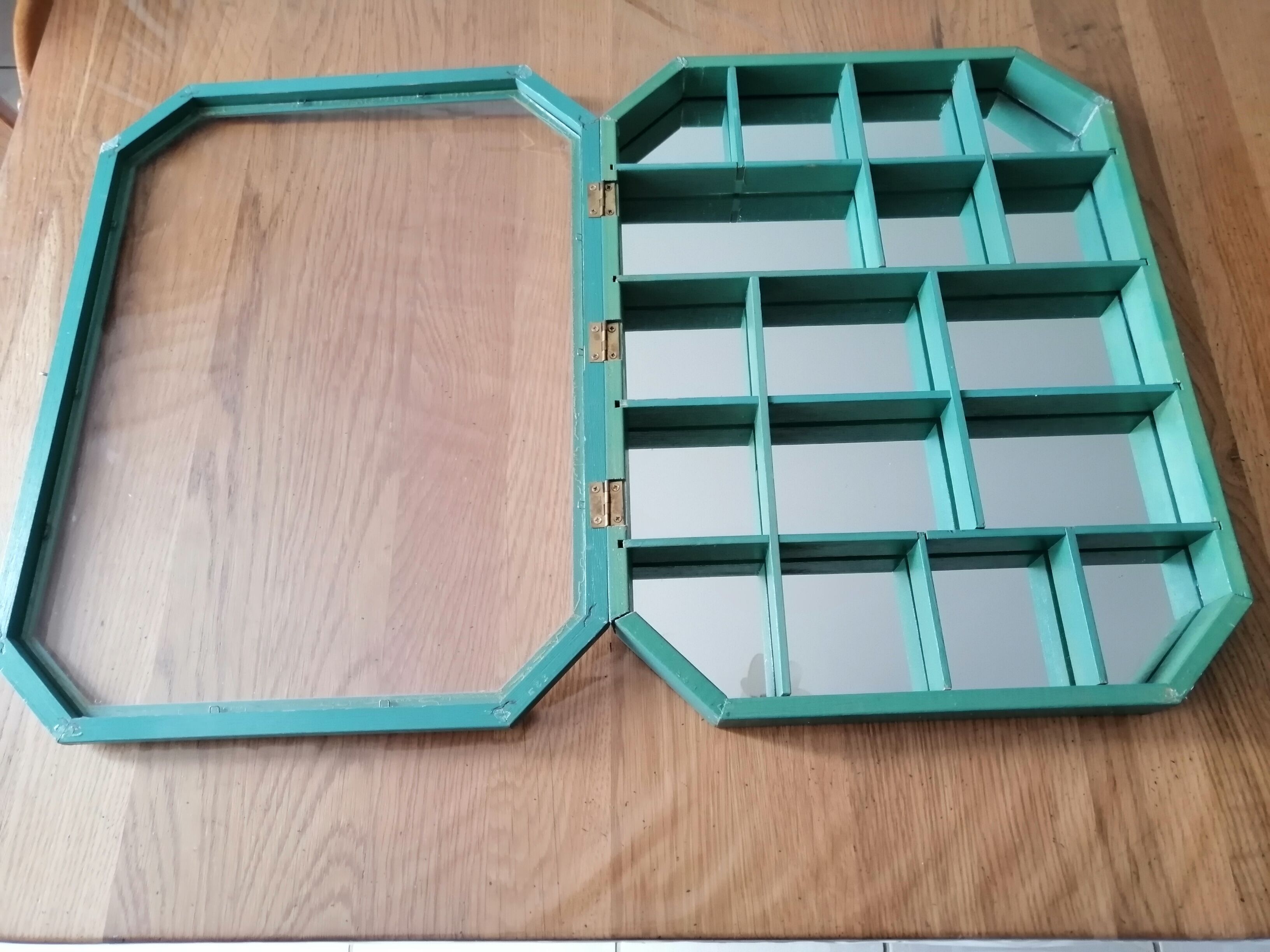 Miniature octagonal showcase