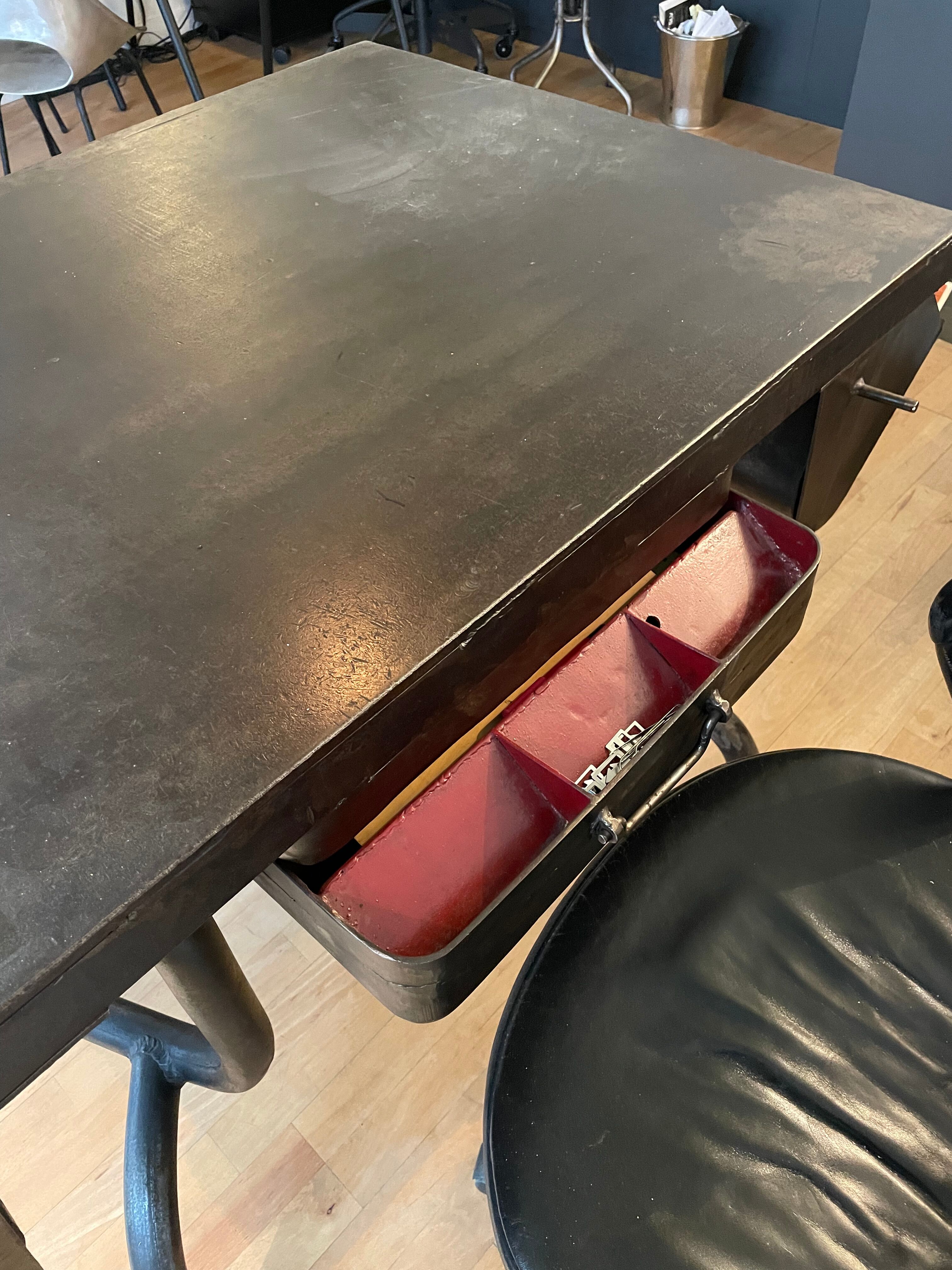 Welder's industrial table