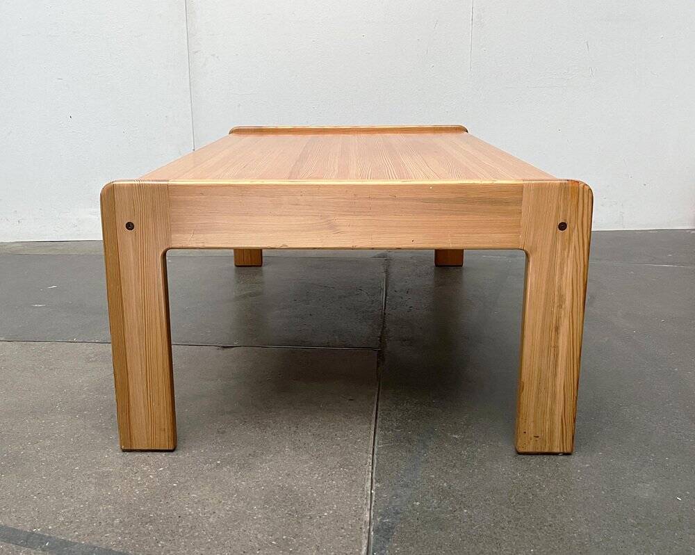Vintage coffee table in Swedish pine by Yngve Ekström for Swedese, 1970s.