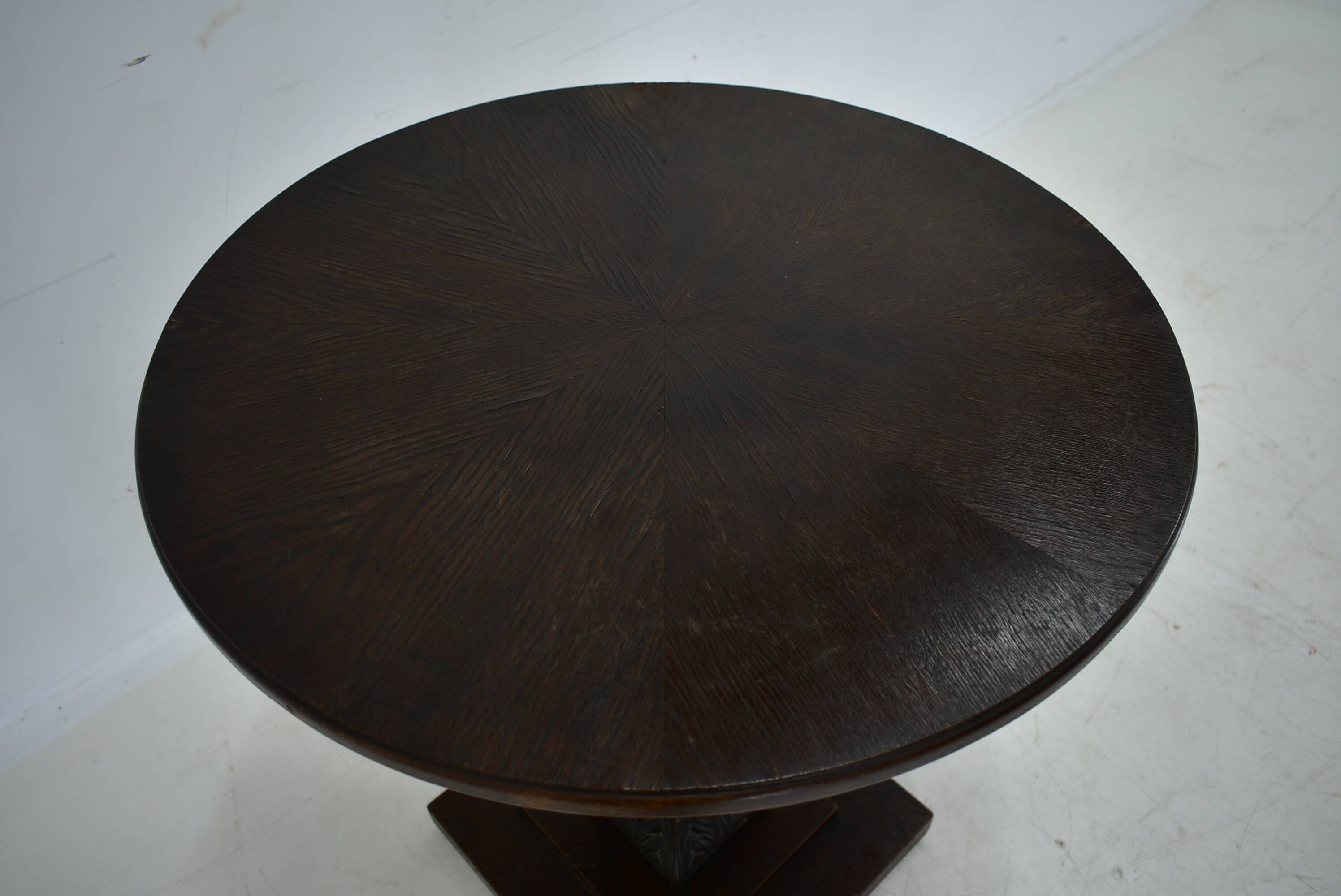 1920s Art Deco Occasional Coffee Table and tablecloth