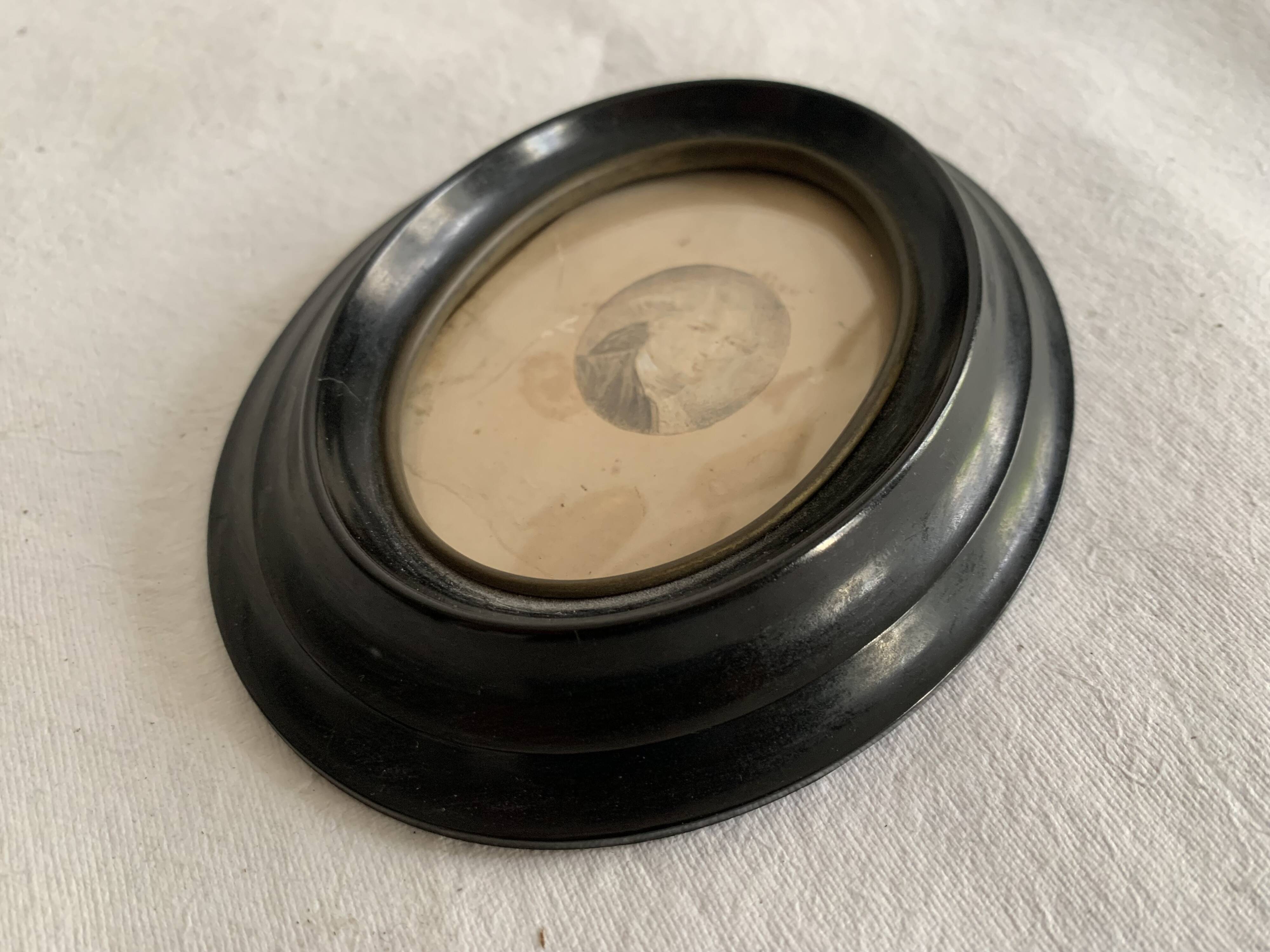 Small miniature portrait from the end of the 18th century in pencil