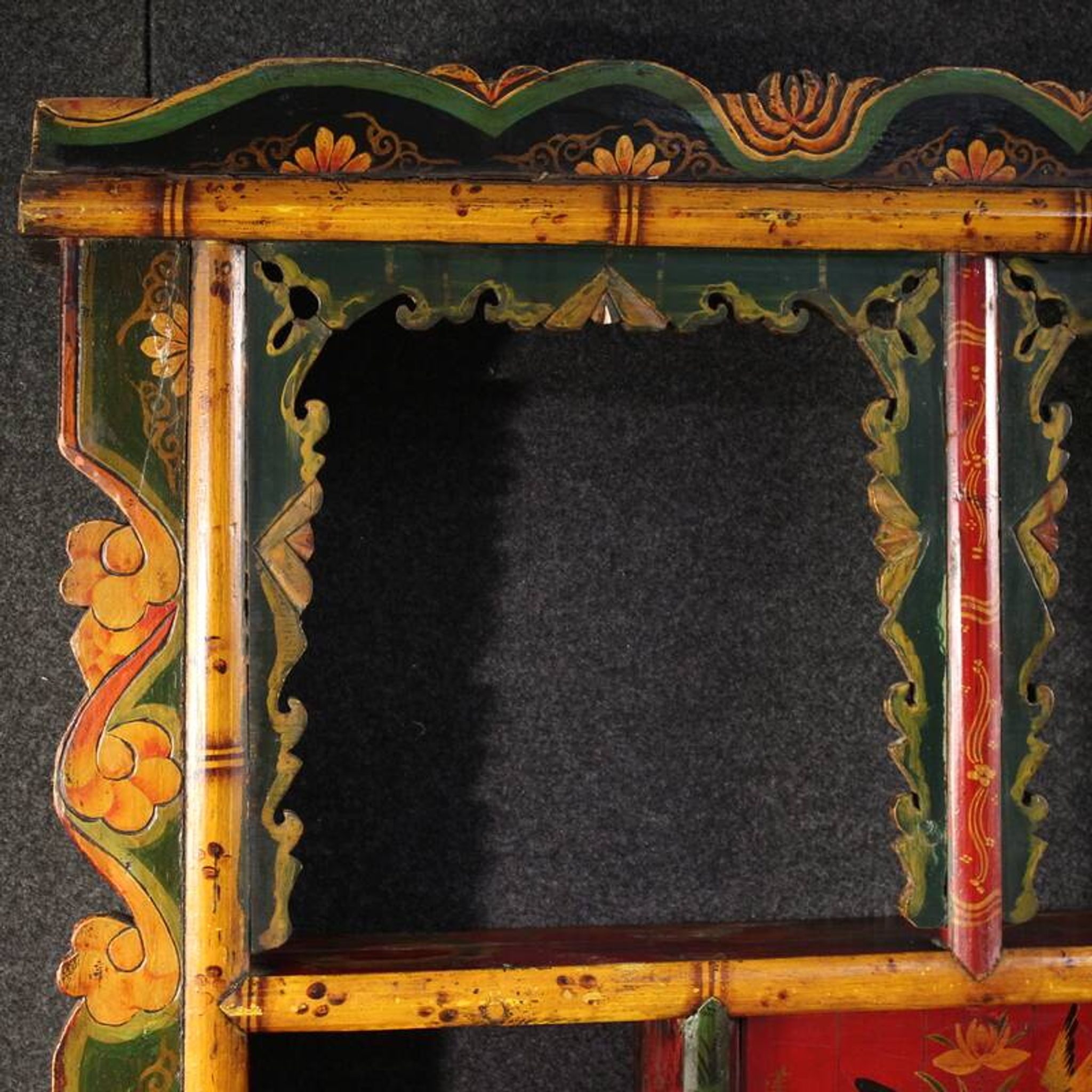Headboard chinois laqué et peint du 20e siècle