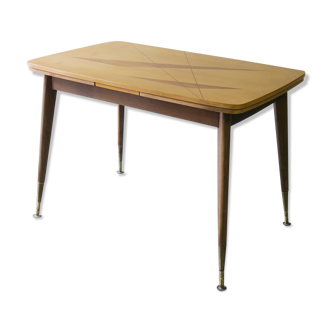Meal table with extension cords