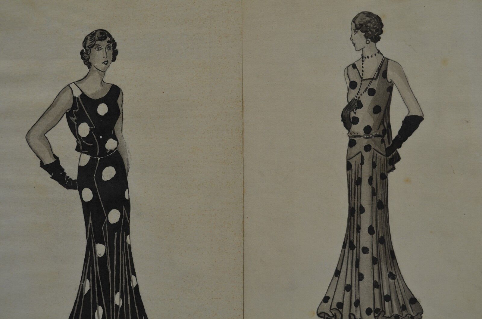 4 dessins de mode à l'encre et au lavis, signés et datés 1930 Marie DELEUSE (XIX-XXème siècle)