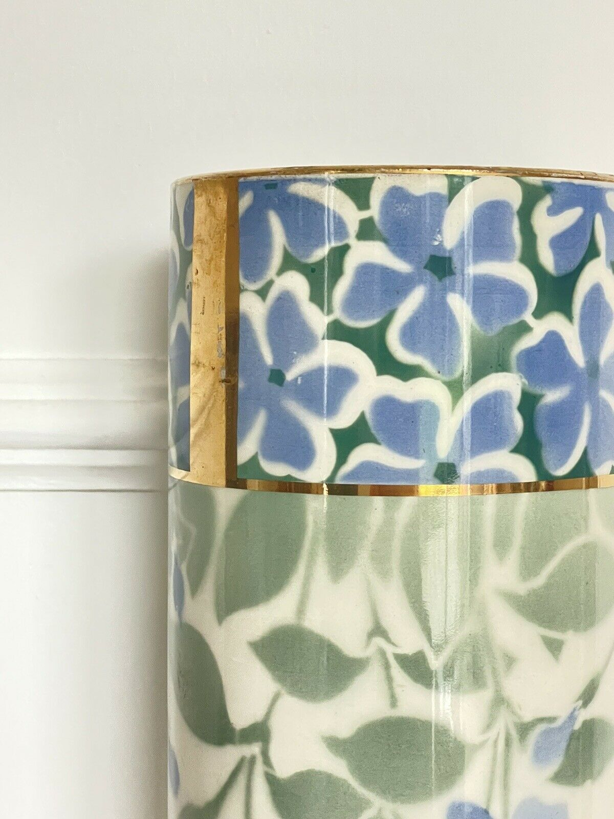 Vase roll blue pastel faience de luneville model periwinkle