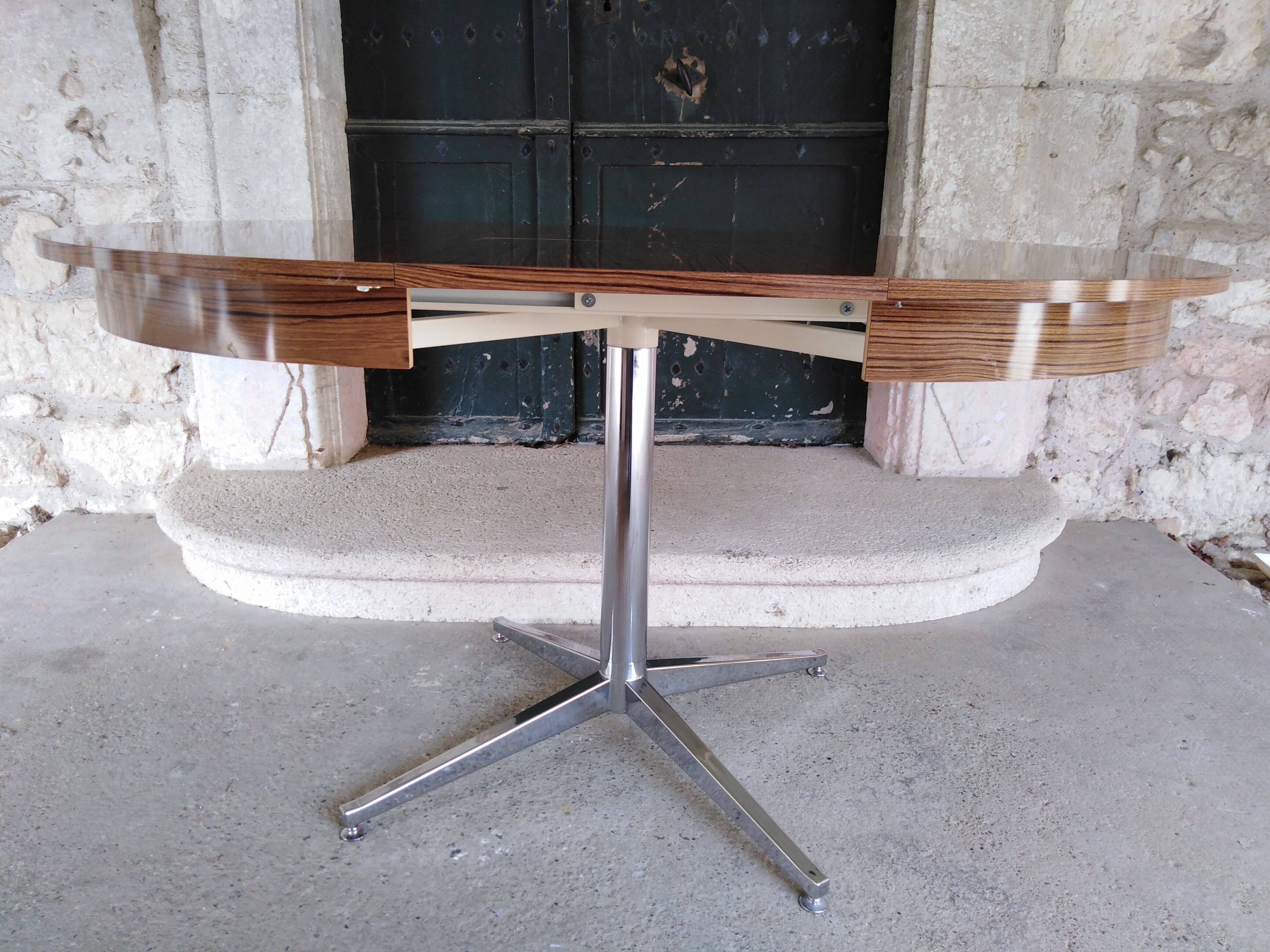 Extended round table 1970