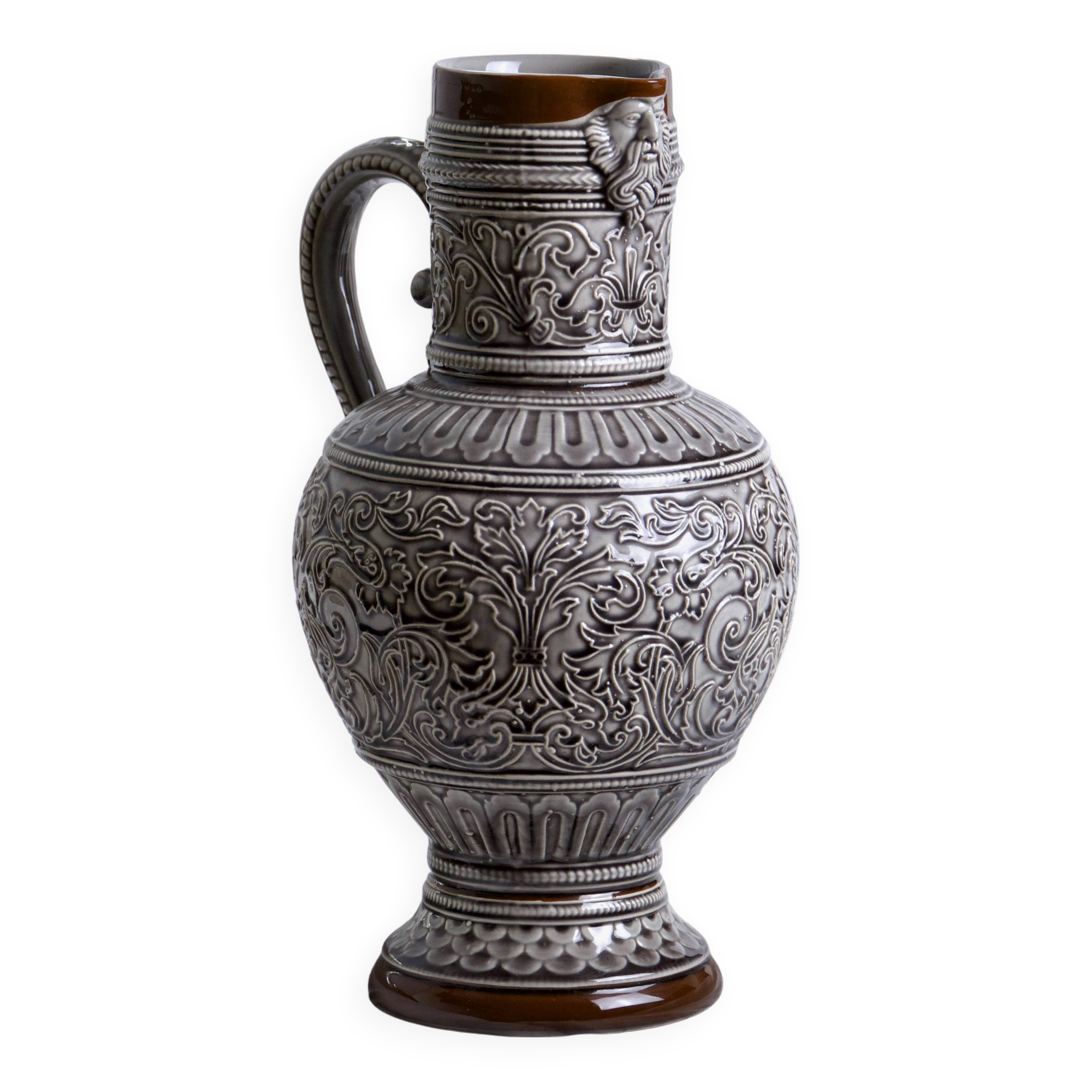Large 19th century (1840) barbotine carafe / vase with prow head