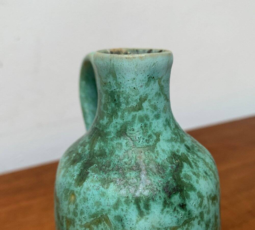 Minimalist ceramic vase carafe from the East German studio GDR by Kerstin and Ralf Unterstab for Kunsttöpferei Unterstab KTU, 1960s.