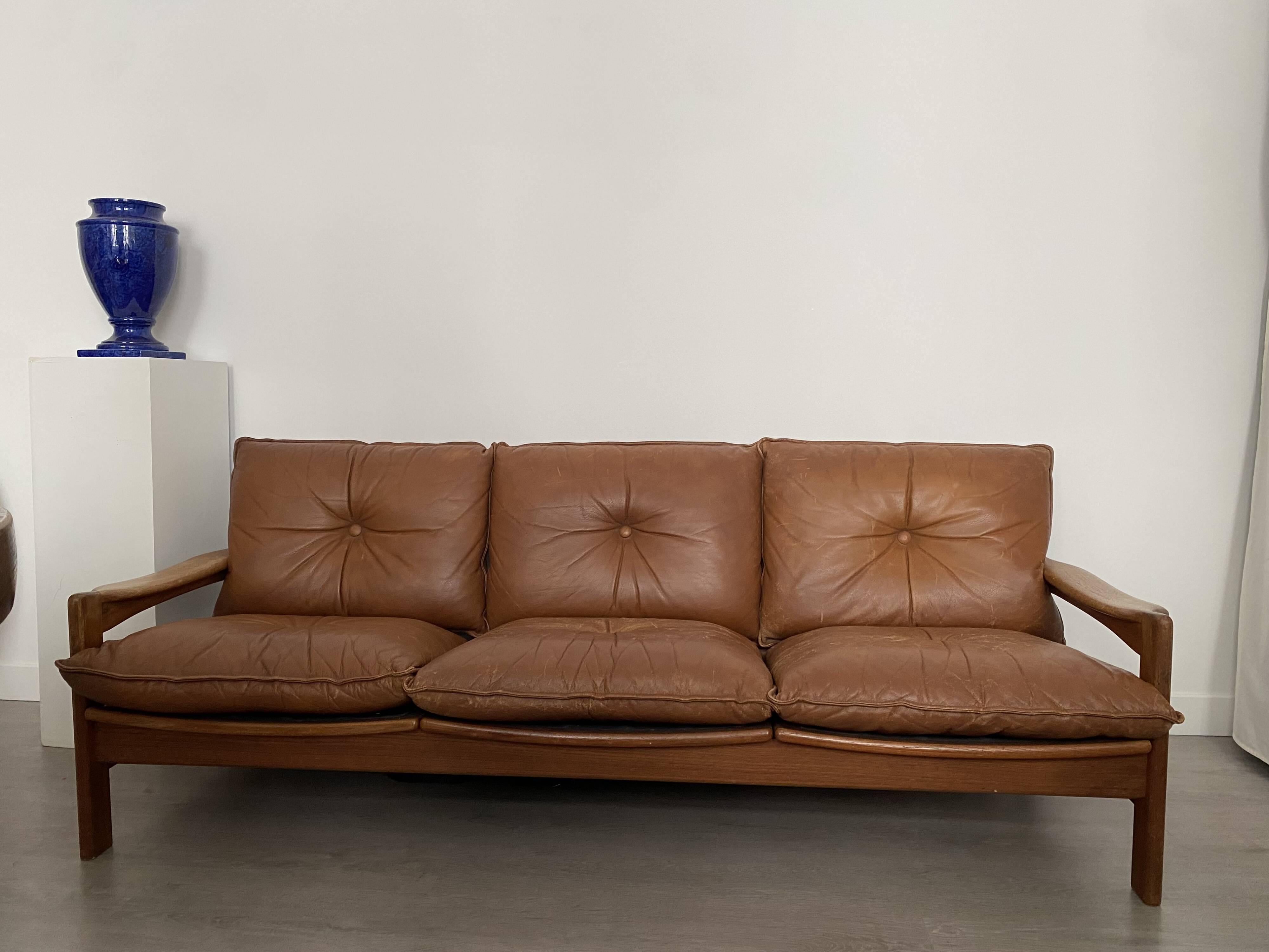 Scandinavian sofa in brown leather and solid wood