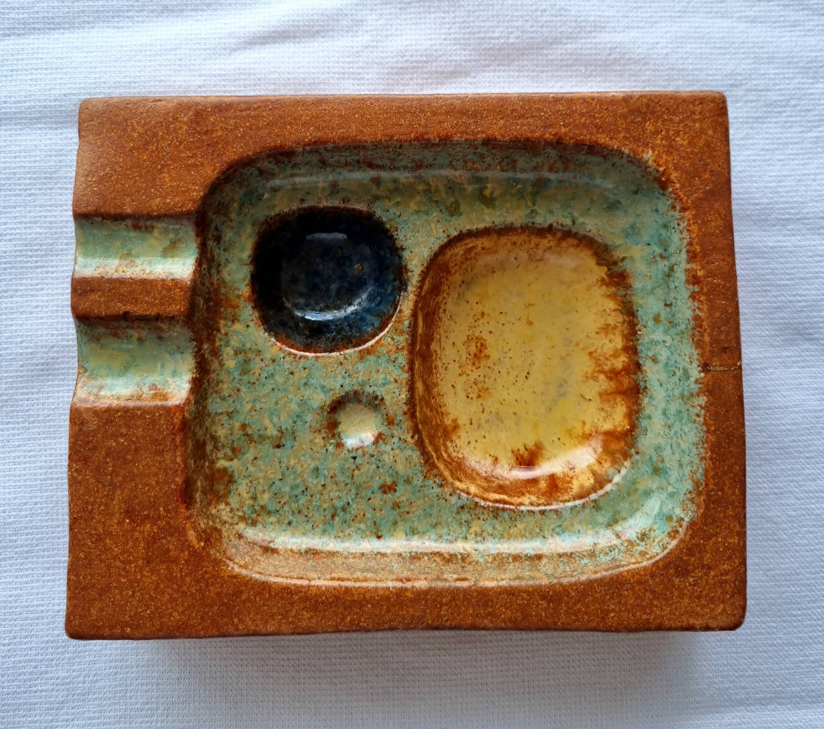 Enamelled stoneware pocket tray