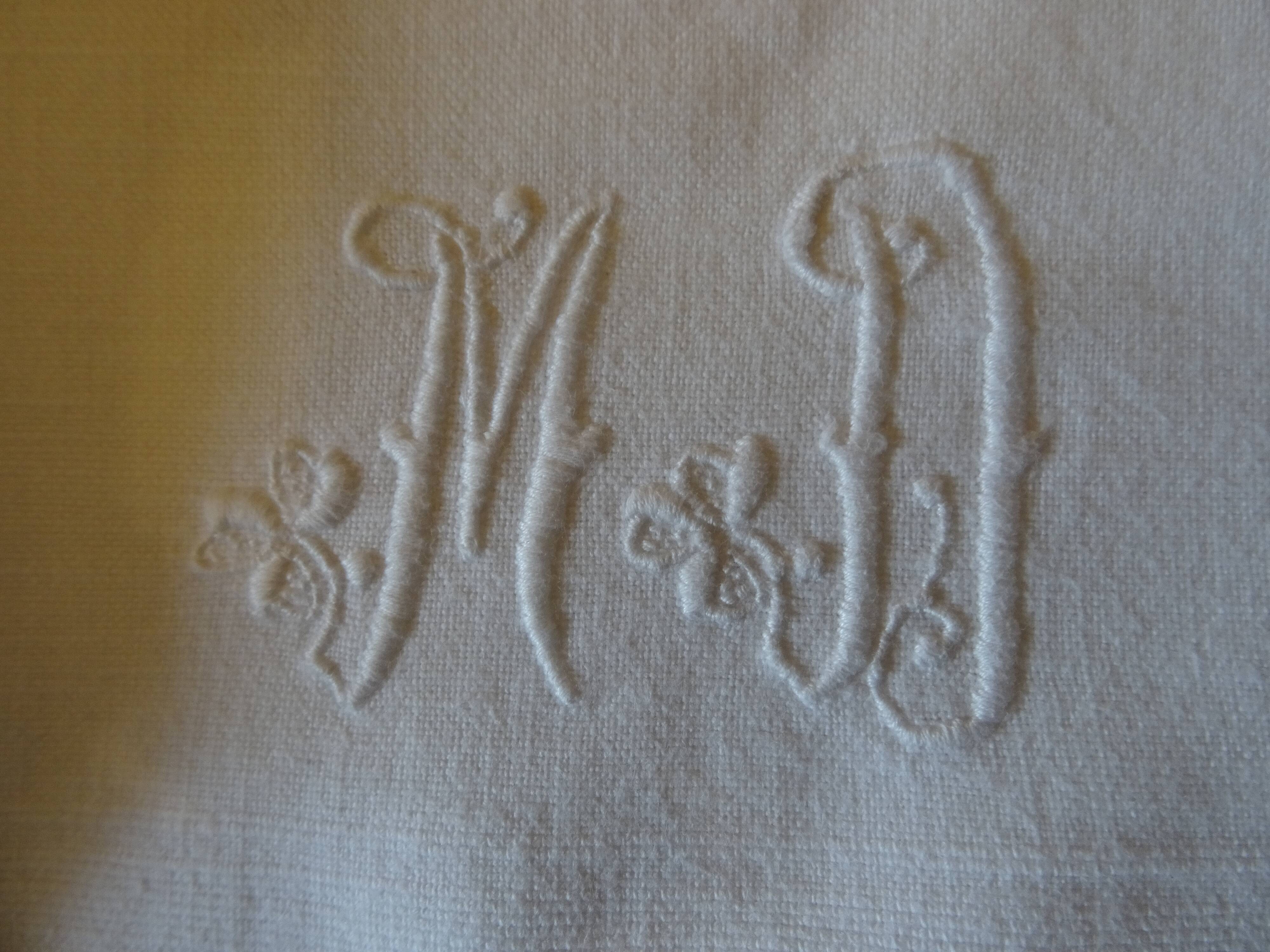 Pack of 12 monogrammed towels MD