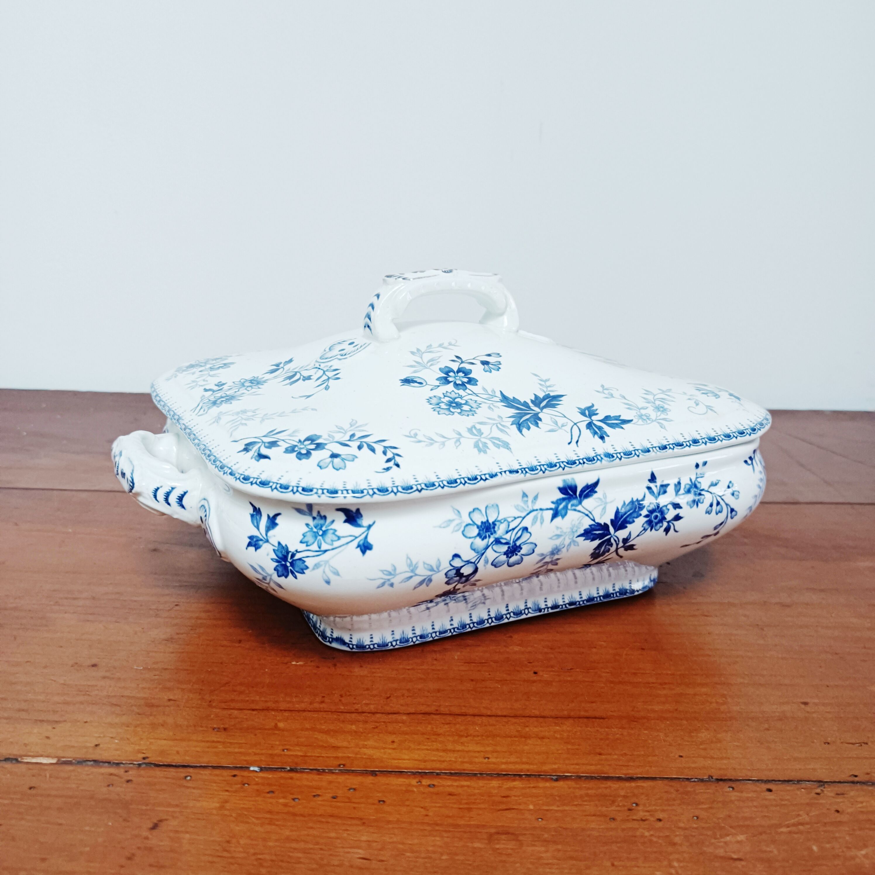 Square soup tureen BFK Dugazon