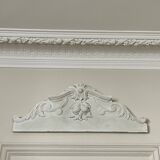 Ancien fronton, bois sculpté